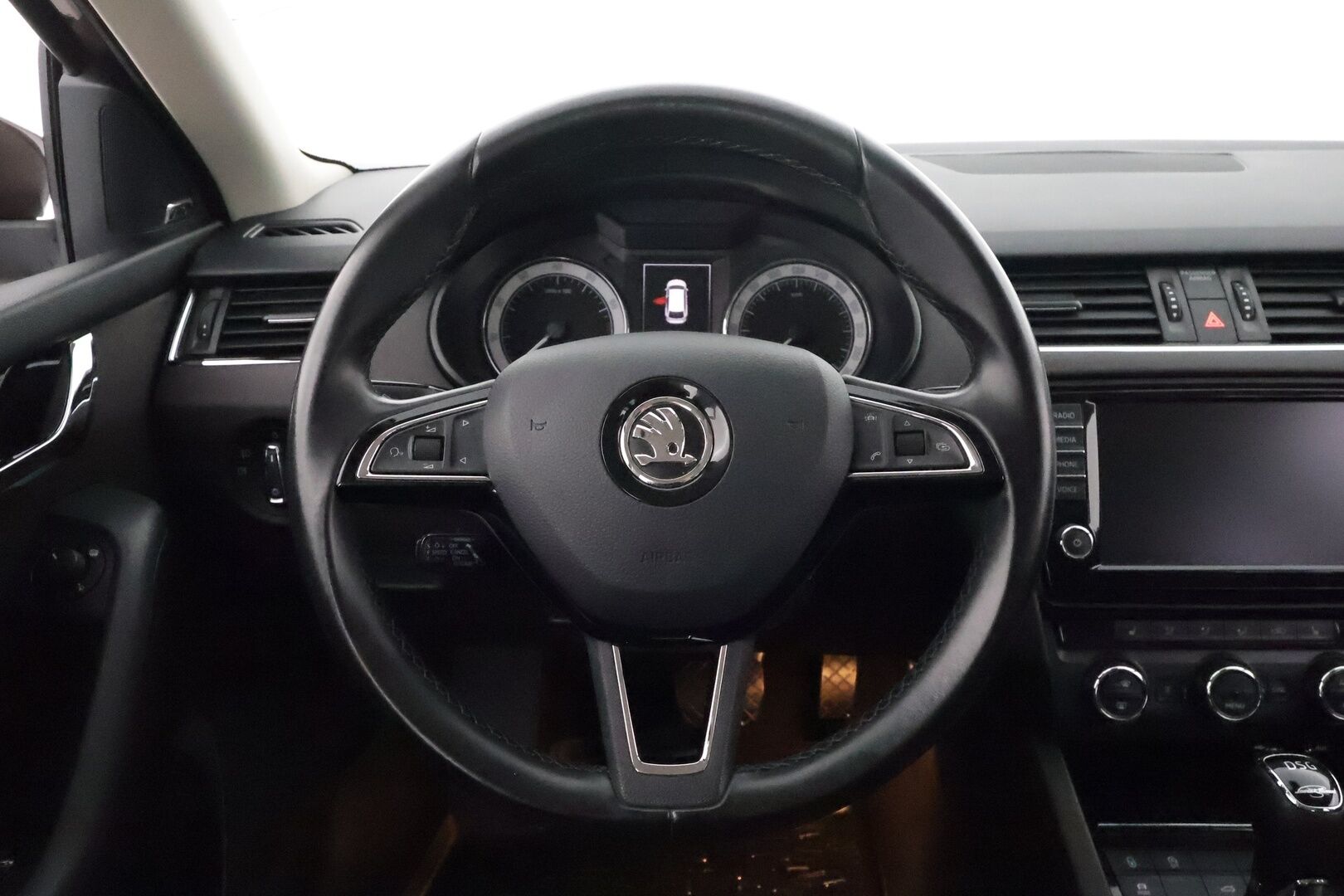 Skoda Octavia 2016 Combi 1,8 TSI 4x4 L&K DSG Autom. **Laurin&Klement / Adapt.Vakkari / Webasto / Muistipenkki / Canton / Xenon-valot** - P.Tutkat / Navi / Kaistavahti / KeylessGO / 2x Renkaat