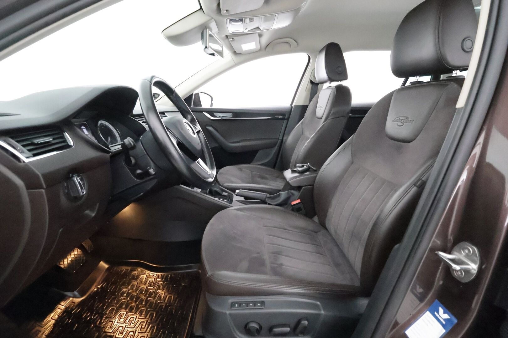Skoda Octavia 2016 Combi 1,8 TSI 4x4 L&K DSG Autom. **Laurin&Klement / Adapt.Vakkari / Webasto / Muistipenkki / Canton / Xenon-valot** - P.Tutkat / Navi / Kaistavahti / KeylessGO / 2x Renkaat
