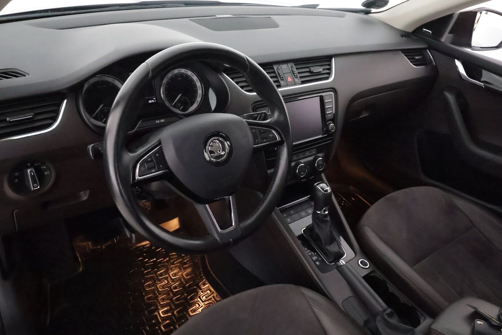 Skoda Octavia 2016 Combi 1,8 TSI 4x4 L&K DSG Autom. **Laurin&Klement / Adapt.Vakkari / Webasto / Muistipenkki / Canton / Xenon-valot** - P.Tutkat / Navi / Kaistavahti / KeylessGO / 2x Renkaat