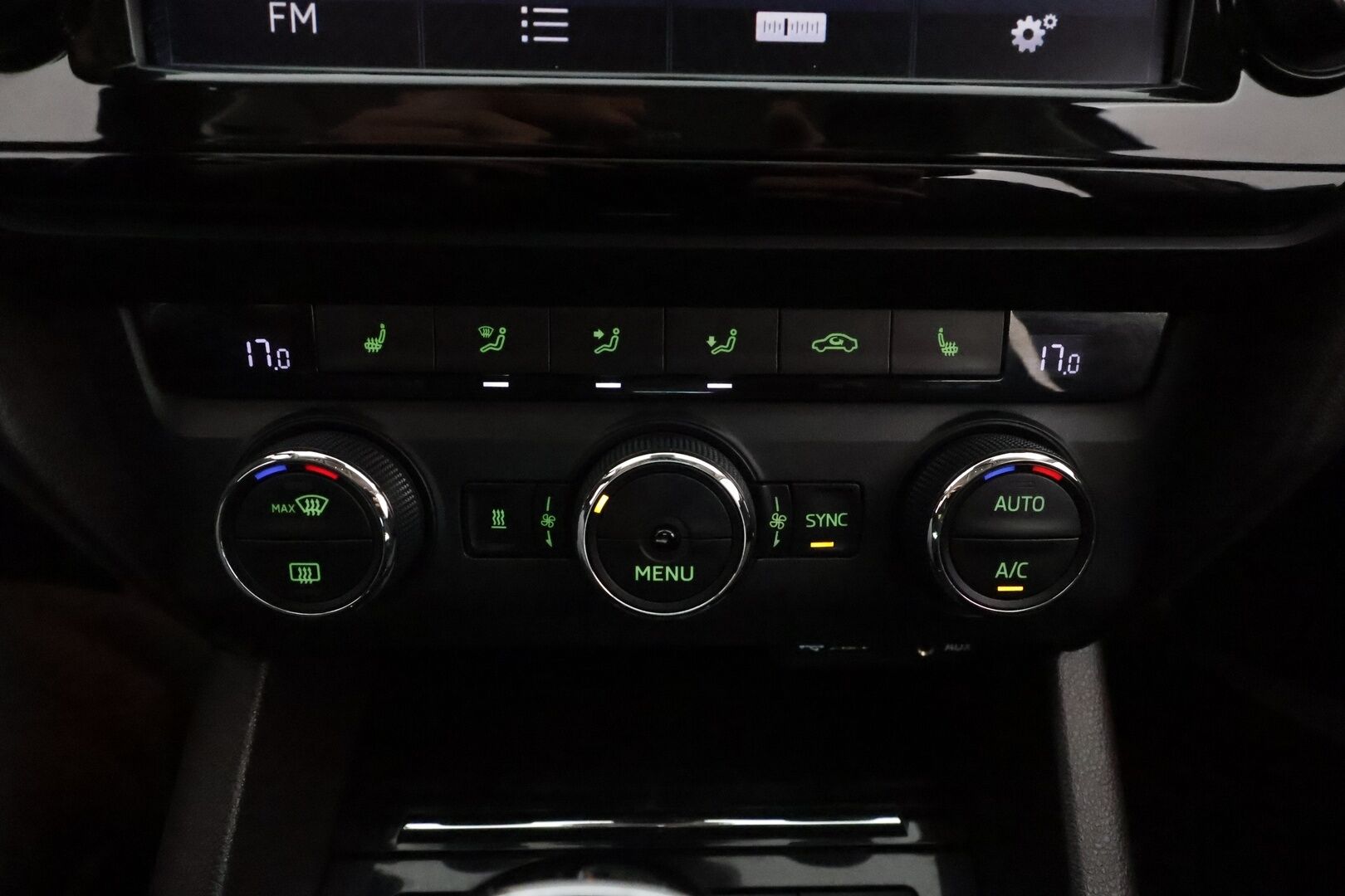Skoda Octavia 2016 Combi 1,8 TSI 4x4 L&K DSG Autom. **Laurin&Klement / Adapt.Vakkari / Webasto / Muistipenkki / Canton / Xenon-valot** - P.Tutkat / Navi / Kaistavahti / KeylessGO / 2x Renkaat