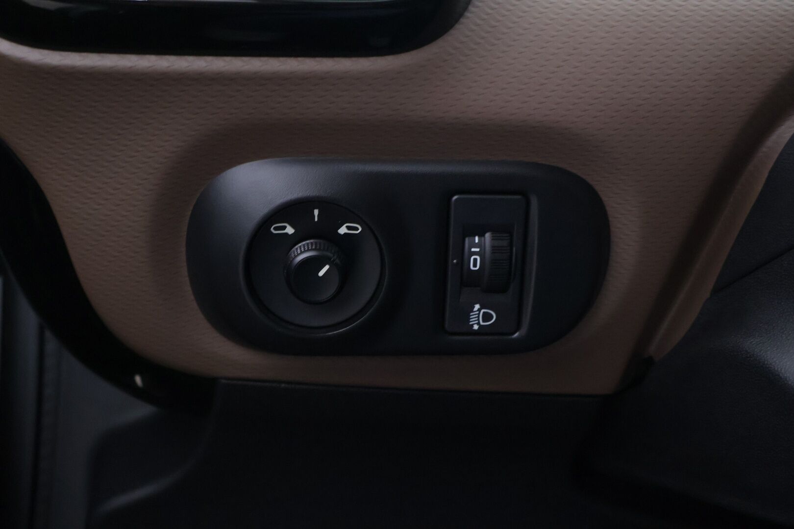 Citroen C4 Cactus 2016 e-VTi 82 Shine ETG Automaatti - P-Kamera / Nahka-Alcantara / Tuore Jakopää / Huoltokirja / Vakkari