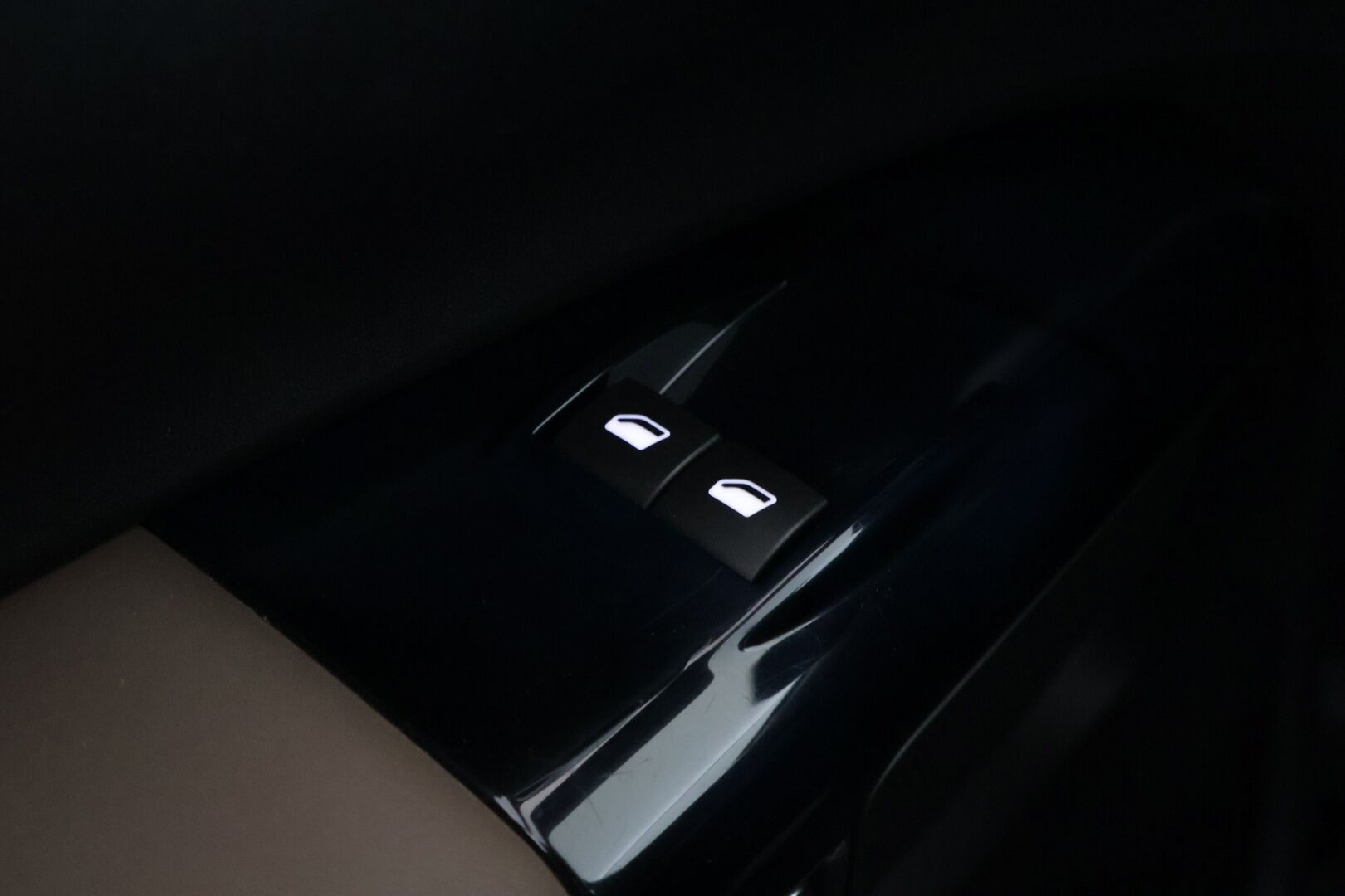 Citroen C4 Cactus 2016 e-VTi 82 Shine ETG Automaatti - P-Kamera / Nahka-Alcantara / Tuore Jakopää / Huoltokirja / Vakkari