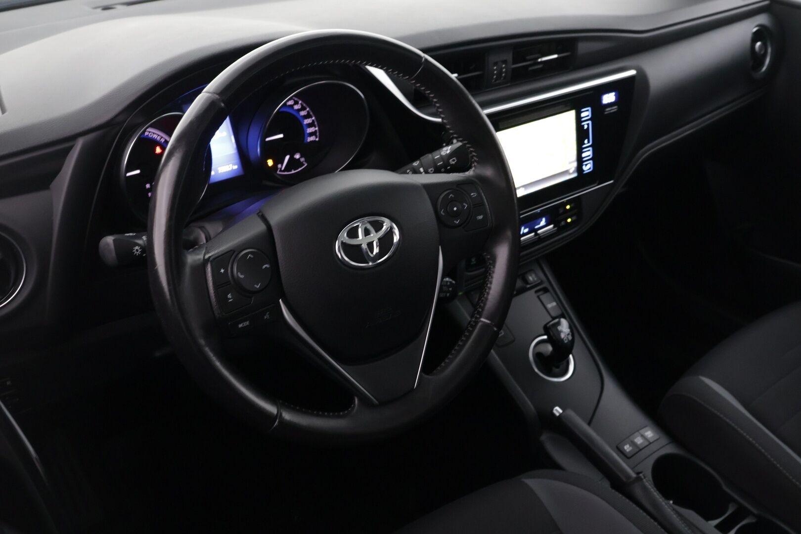 Toyota Auris 2015 Touring Sports 1,8 Hybrid Style - | Lasikatto | Vakionopeudensäädin | Lohkolämmitin sisätilanpistokkeella | Peruutuskamera | Ilmastointi |