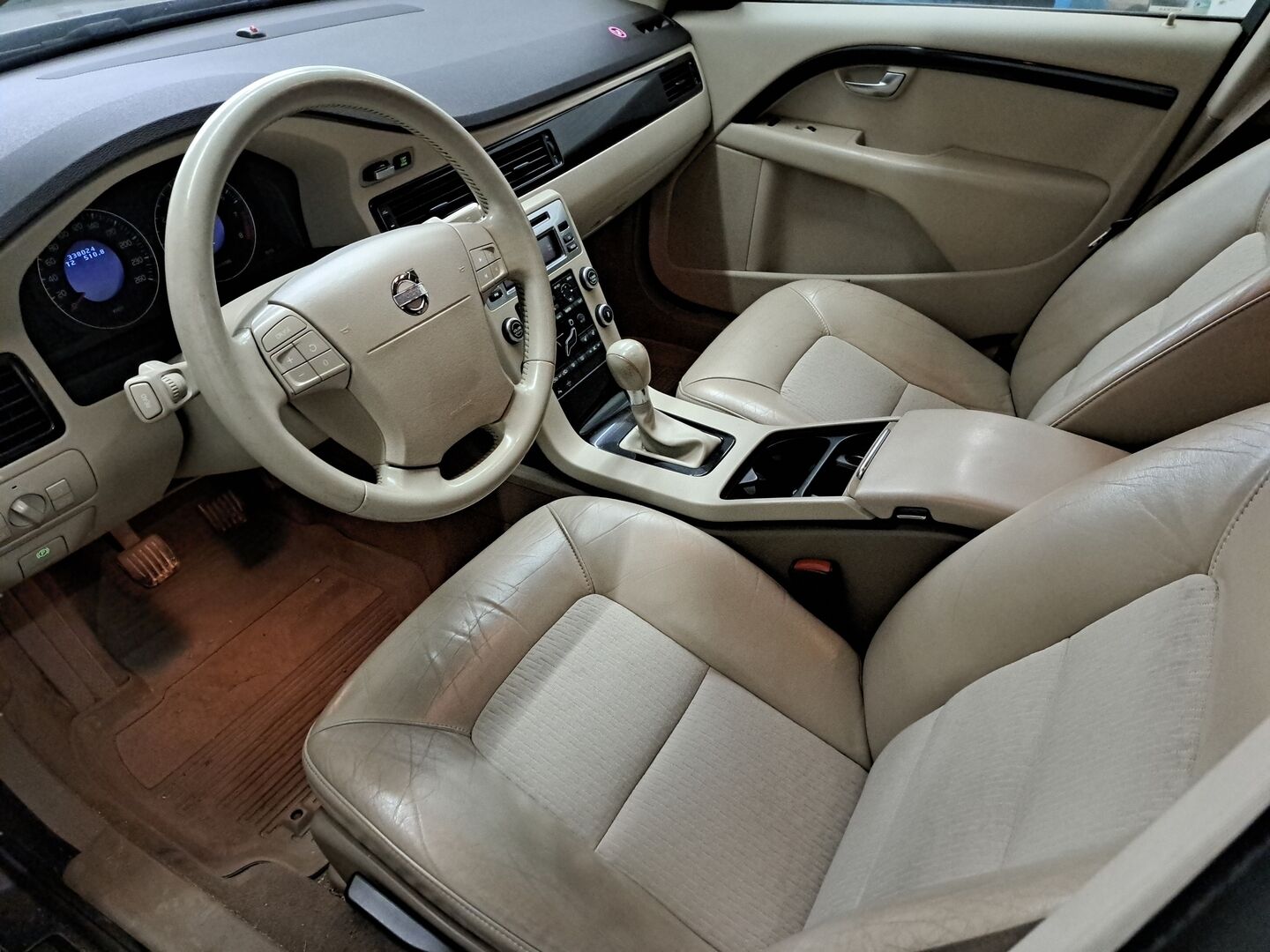 Volvo V70 2008 V70 2,0 * YritysOutlet - Myydään vain yrityksille / Vakkari / Xenon / Vaaleat nahat / P-tutkat * - Tämä auto myydään YritysOutlet -valikoimasta vain yritykselle / Vetokoukku