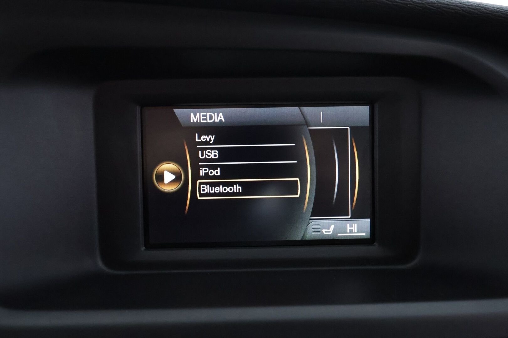 Volvo V40 2016 T2 Momentum aut - | Akt. Xenon | Webasto | Vakkari | High perf. audio | P.tutka | Bluetooth | City Safety | Penkinlämmittimet | Huoltokirja | 2x renkaat aluin | 
