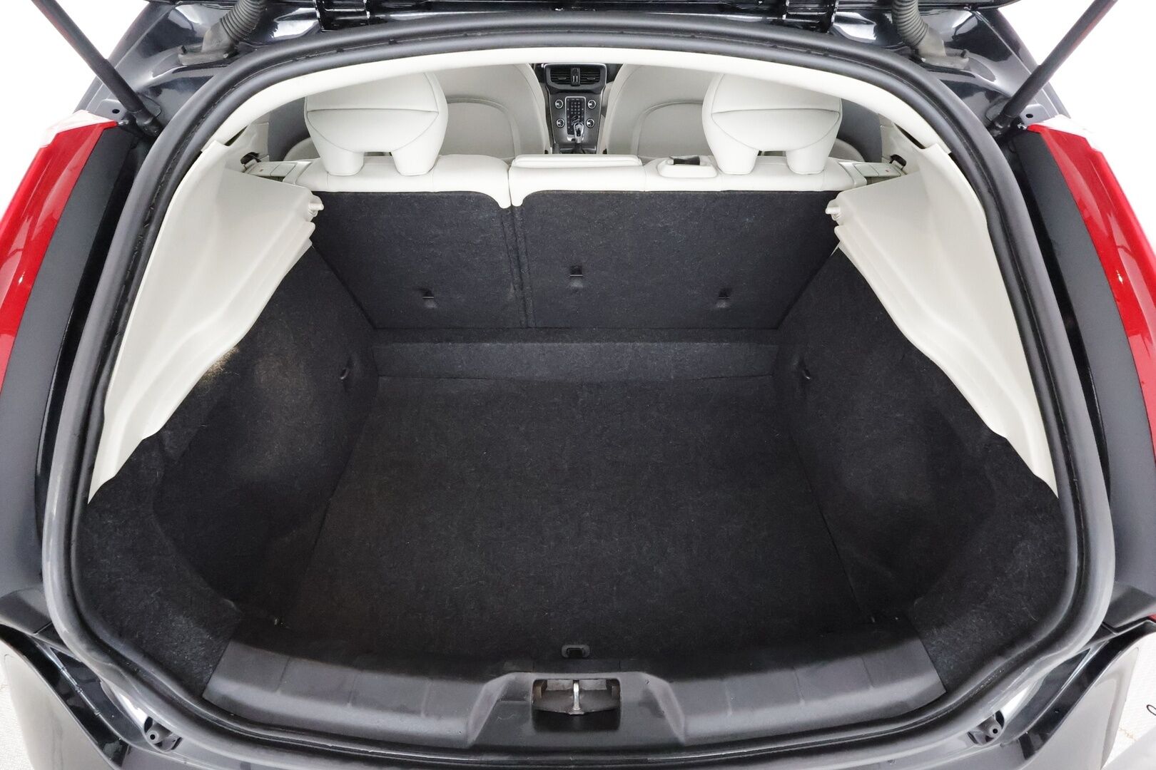 Volvo V40 2016 T2 Momentum aut - | Akt. Xenon | Webasto | Vakkari | High perf. audio | P.tutka | Bluetooth | City Safety | Penkinlämmittimet | Huoltokirja | 2x renkaat aluin | 