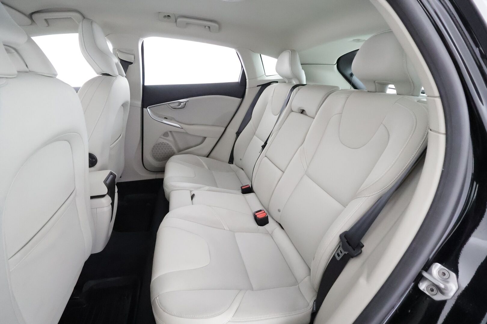 Volvo V40 2016 T2 Momentum aut - | Akt. Xenon | Webasto | Vakkari | High perf. audio | P.tutka | Bluetooth | City Safety | Penkinlämmittimet | Huoltokirja | 2x renkaat aluin | 