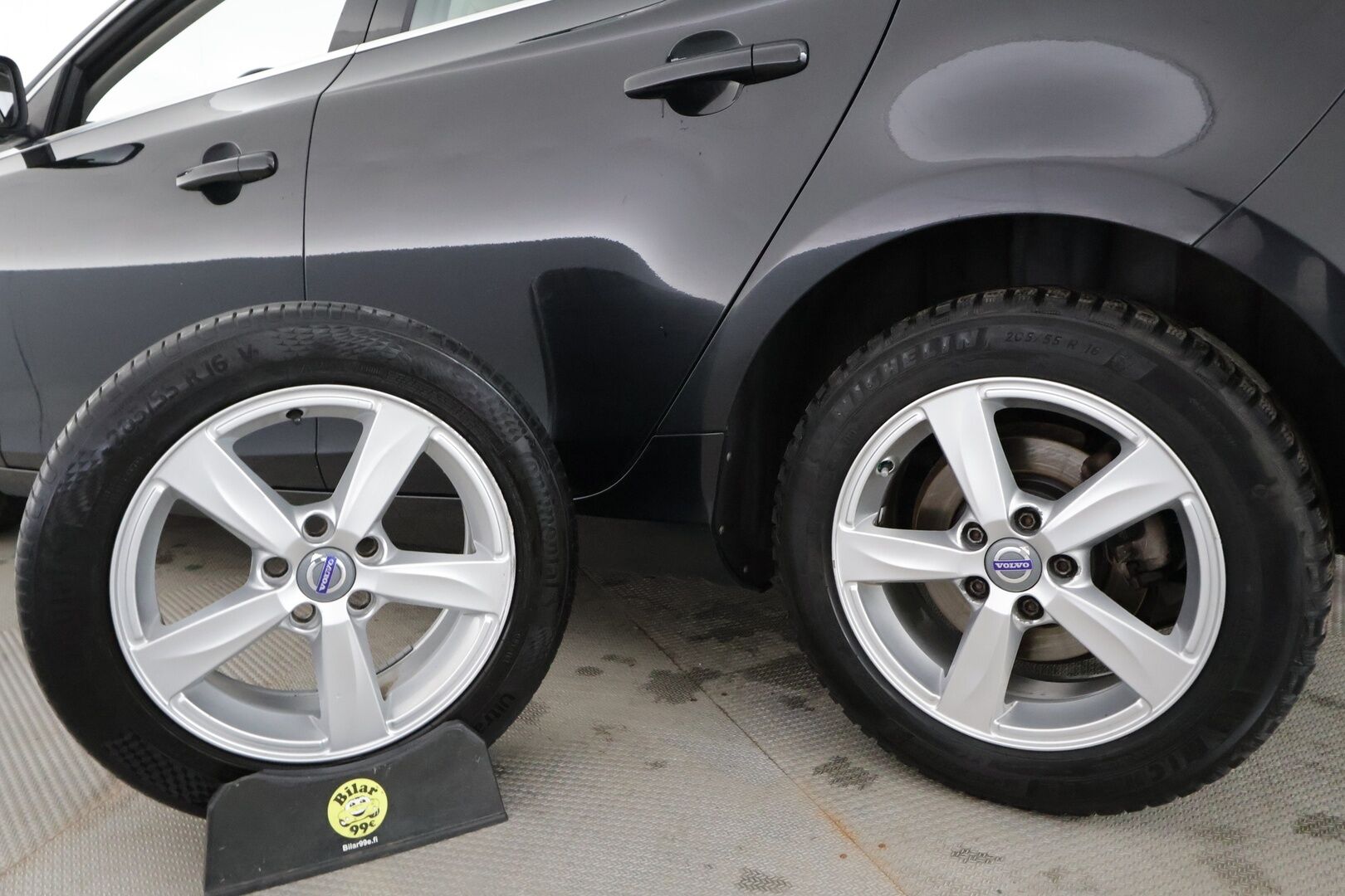Volvo V40 2016 T2 Momentum aut - | Akt. Xenon | Webasto | Vakkari | High perf. audio | P.tutka | Bluetooth | City Safety | Penkinlämmittimet | Huoltokirja | 2x renkaat aluin | 