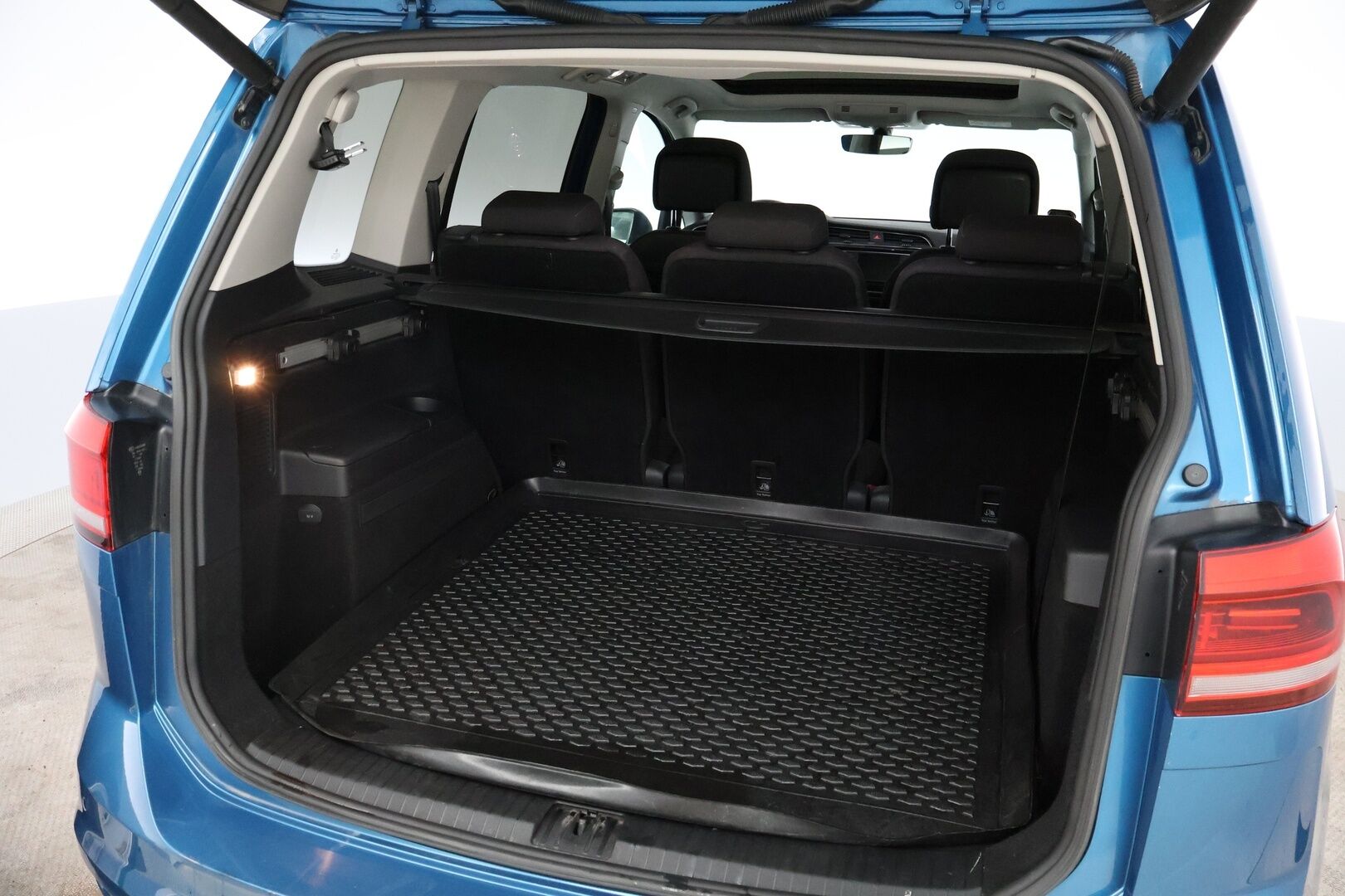 Volkswagen Touran 2016 Comfortline 1,4 TSI 110 kW (150 hv) DSG-automaatti - 7-P / Suomiauto / Lasikatto / Lohko & Sisä / Sähköluukku / Vakkari / Tutkat / Juuri saapunut Tampereelle!