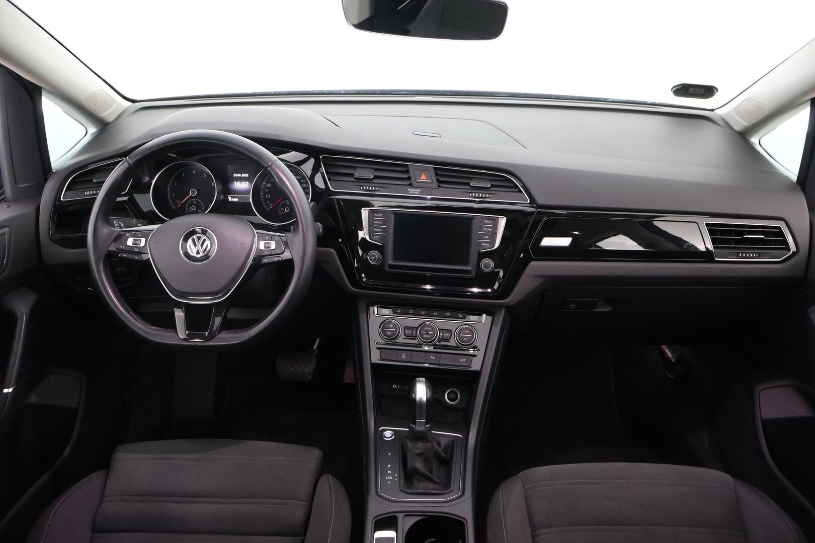 Volkswagen Touran 2016 Comfortline 1,4 TSI 110 kW (150 hv) DSG-automaatti - 7-P / Suomiauto / Lasikatto / Lohko & Sisä / Sähköluukku / Vakkari / Tutkat / Juuri saapunut Tampereelle!