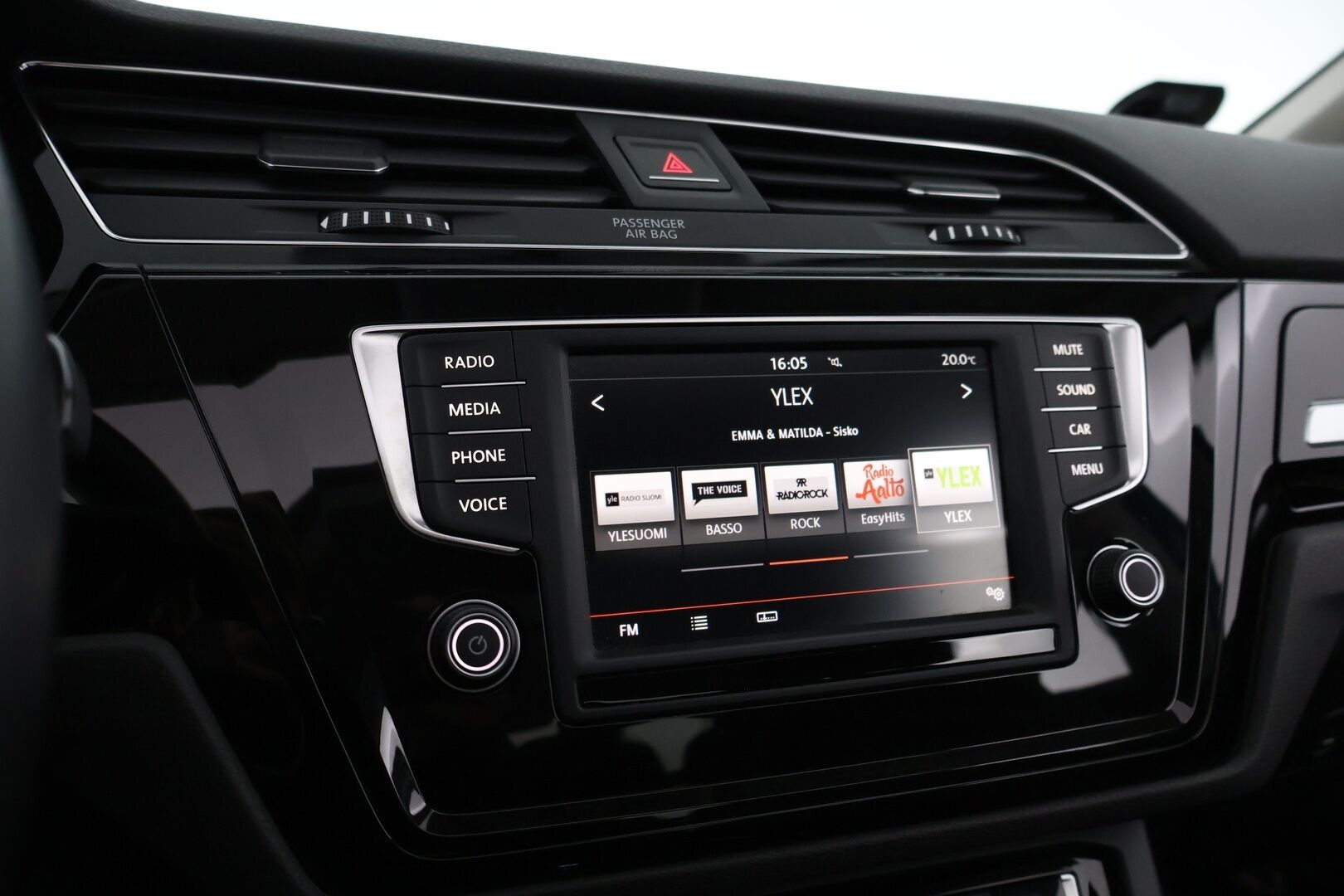 Volkswagen Touran 2016 Comfortline 1,4 TSI 110 kW (150 hv) DSG-automaatti - 7-P / Suomiauto / Lasikatto / Lohko & Sisä / Sähköluukku / Vakkari / Tutkat / Juuri saapunut Tampereelle!