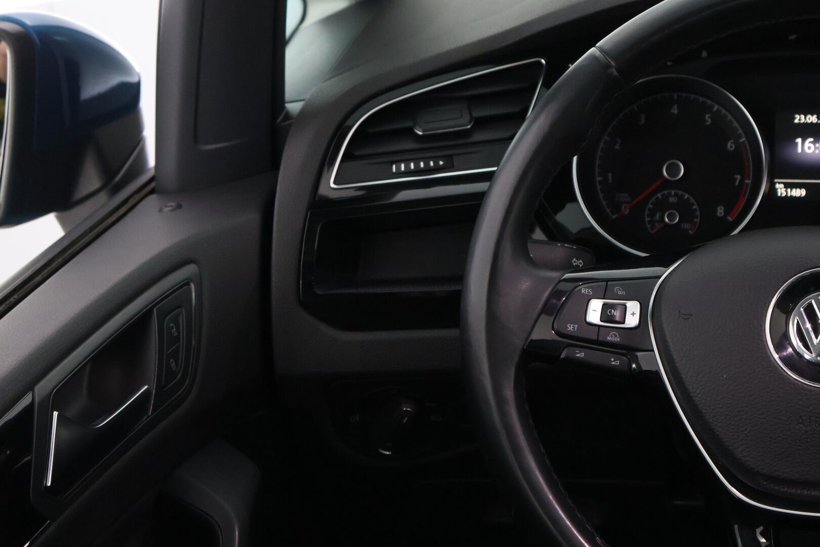 Volkswagen Touran 2016 Comfortline 1,4 TSI 110 kW (150 hv) DSG-automaatti - 7-P / Suomiauto / Lasikatto / Lohko & Sisä / Sähköluukku / Vakkari / Tutkat / Juuri saapunut Tampereelle!