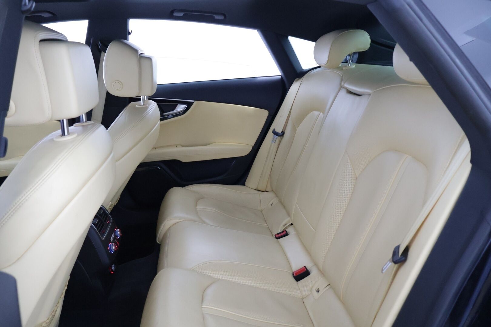 Audi A7 2012 A7 Sportback S line edition 3,0 V6 TDI 180 kW quattro tiptronic**YritysOutlet - Myydään vain yrityksille - *ACC / Hierovat ilmastoidut muistipenkit / BLIS / Panorama / BOSE / P-kamera / Ilma-alusta / TÖRKYKAMAT*