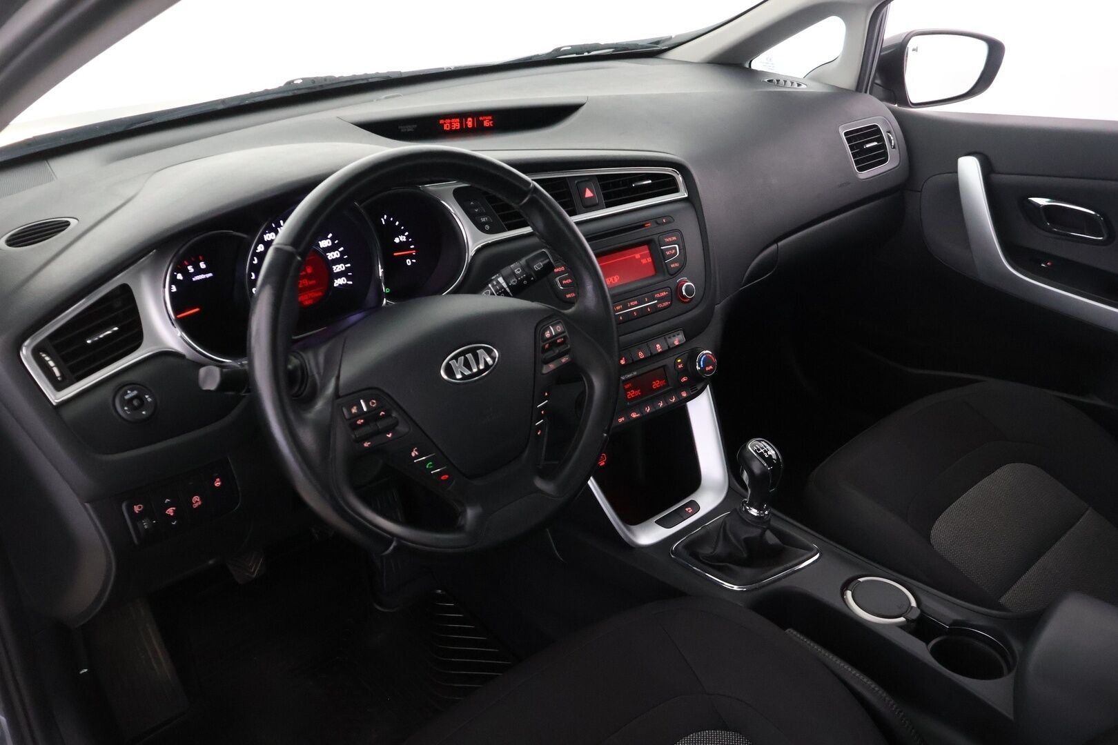 Kia cee'd 2016 1,6 CRDi ISG 136hv EX SW EcoDynamics *1. om Suomi-auto / Vakkari / Peruutustutka / Vetokoukku* - *2x Renkaat & Vanteet / Hyvä huoltohistoria*
