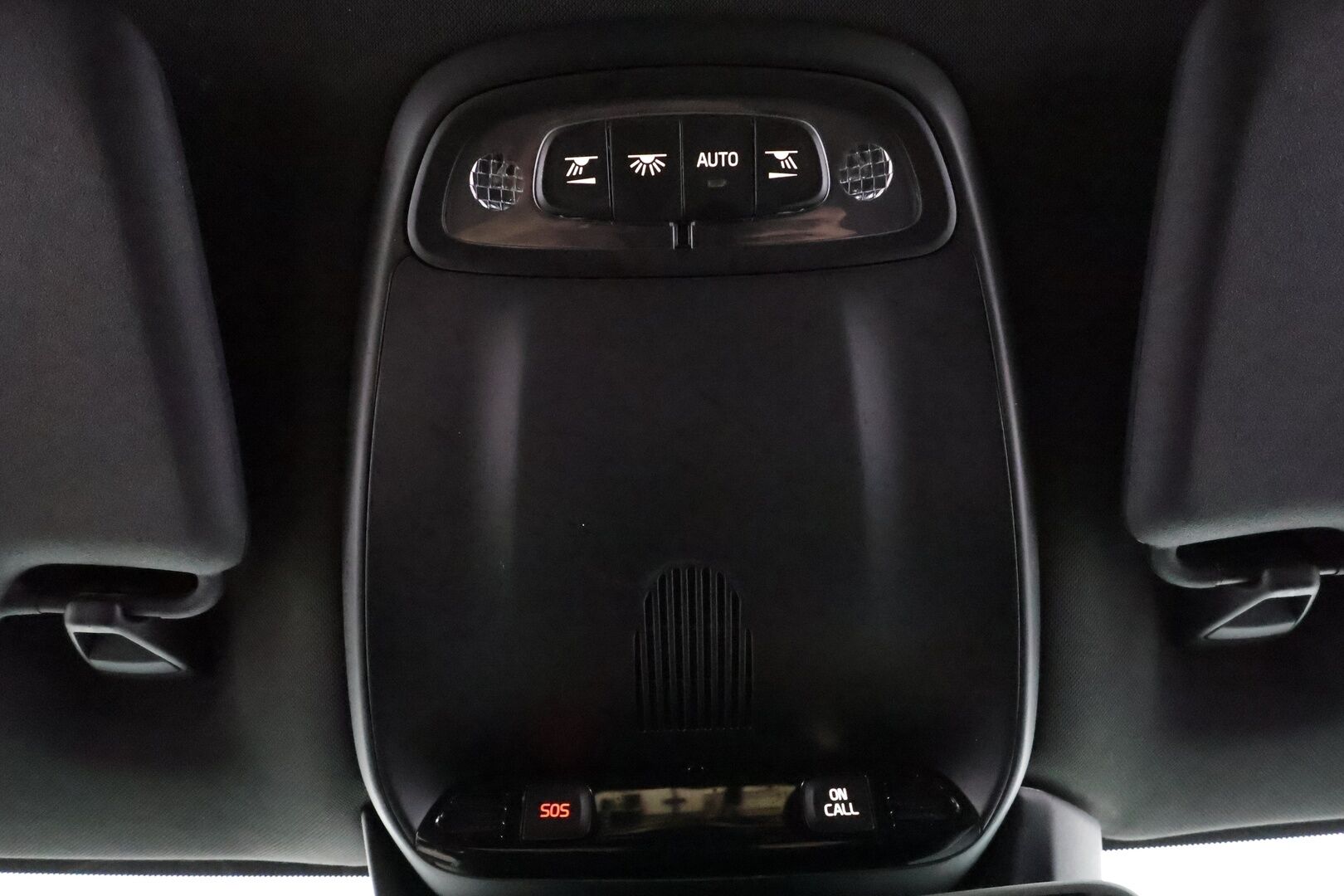 Volvo V40 2016 T5 R-Design Carbon Edition aut * ACC / P.kamera / Aktiiv.Xenon / Navi / H&K / Digimittaristo / BLIS / Webasto * - Kahdet renkaat aluvanteilla / Huippuvarusteet