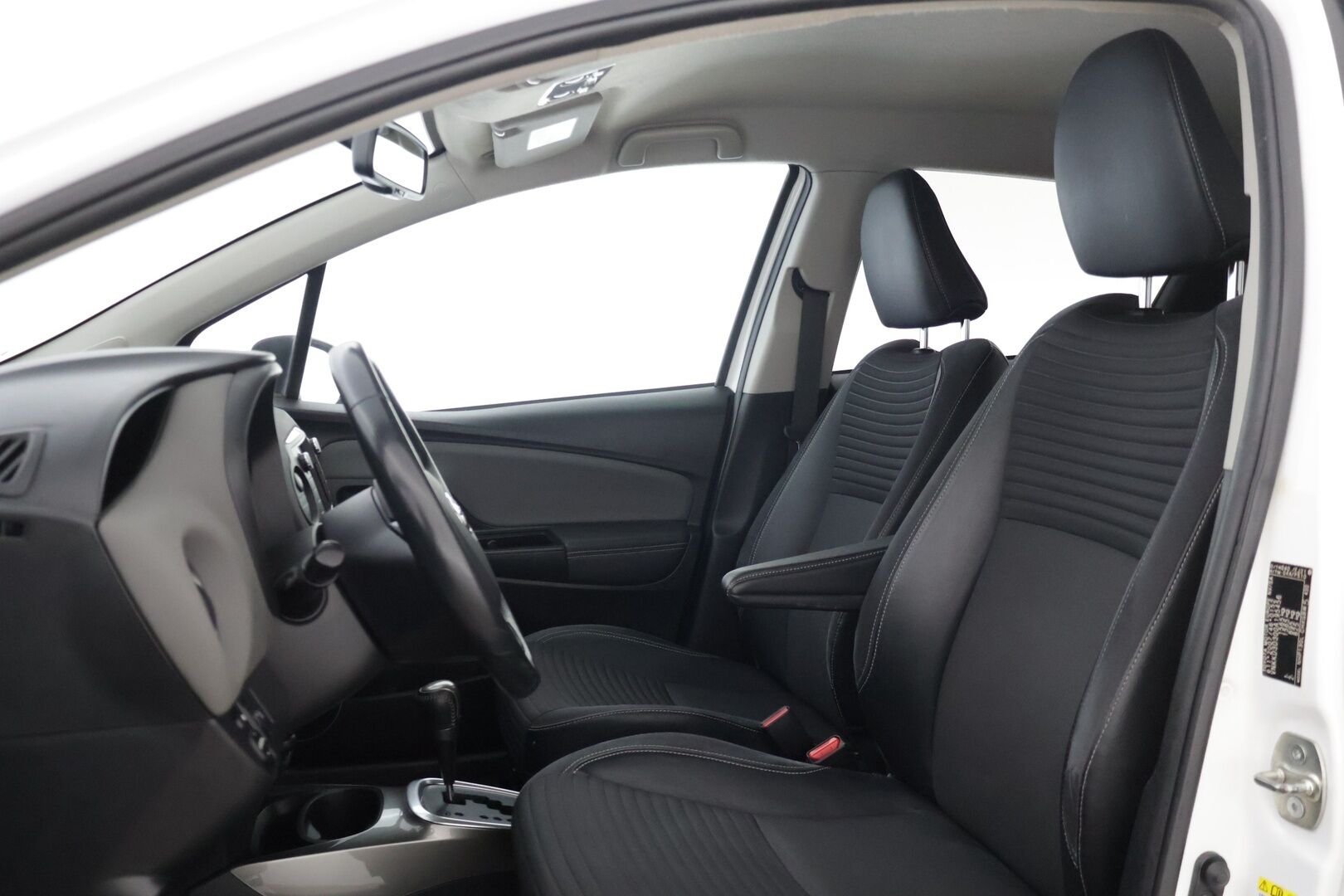 Toyota Yaris 2015 1,5 Hybrid Style 5ov - Suomi-auto | Vakkari | P-Kamera | LED | Navi | Digimittari | Kahdet renkaat aluvanteilla | Huippusiisti |
