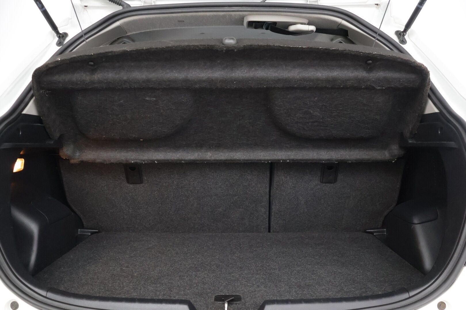 Toyota Yaris 2015 1,5 Hybrid Style 5ov - Suomi-auto | Vakkari | P-Kamera | LED | Navi | Digimittari | Kahdet renkaat aluvanteilla | Huippusiisti |