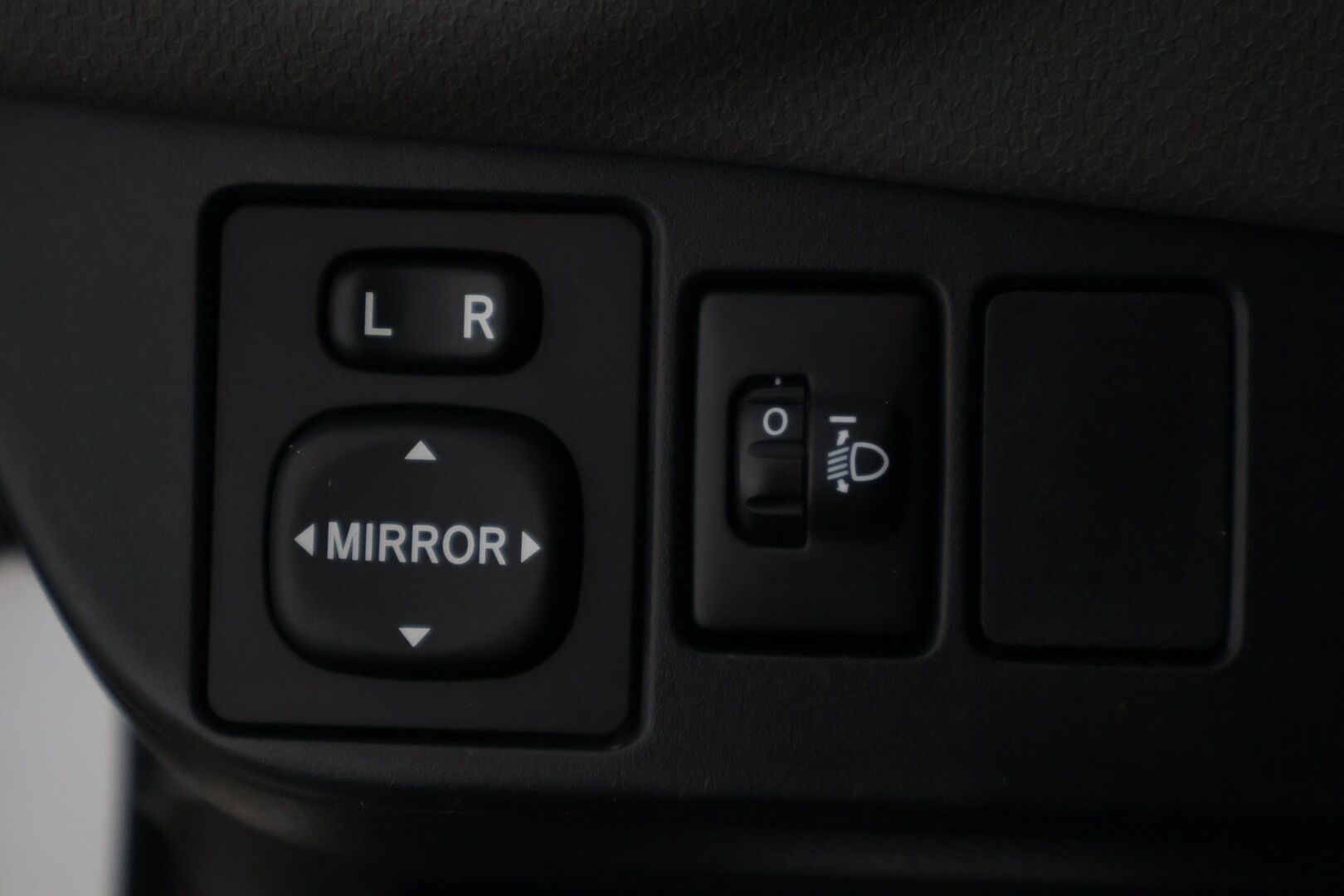 Toyota Yaris 2015 1,5 Hybrid Style 5ov - Suomi-auto | Vakkari | P-Kamera | LED | Navi | Digimittari | Kahdet renkaat aluvanteilla | Huippusiisti |