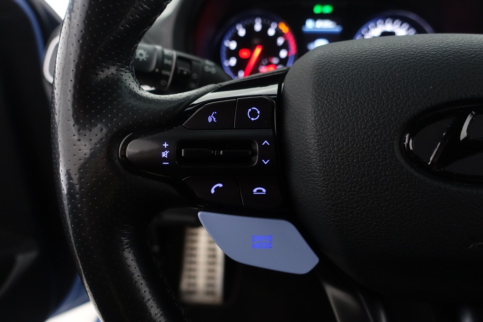 Hyundai i30 5d 2018 N 2,0 T-GDI 6MT - Suomi-auto | P.Kamera | REV matching | Lohko+Sisäpistoke | Mukautuva alusta | Navi | AppleCarPlay | Ratinlämmitin | LED | Ambient | Kaistanpitoavustin | 2X Renkaat & Vanteet |