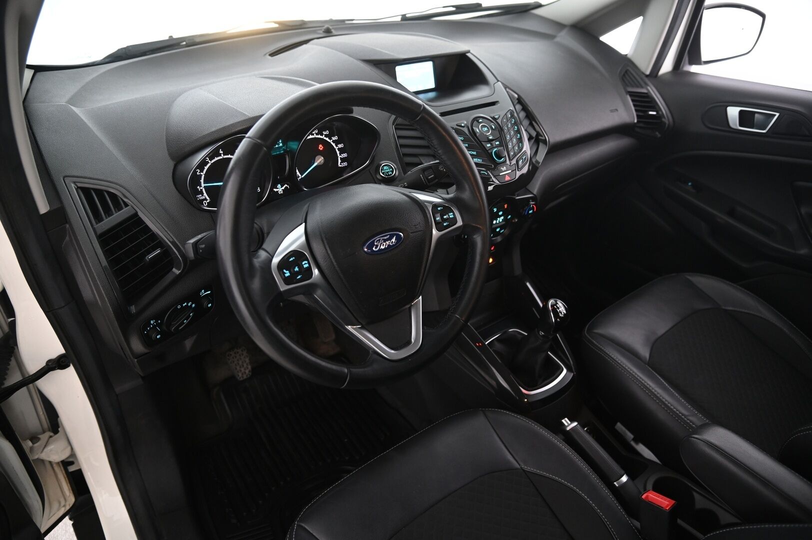 Ford Ecosport 2016 1,0 EcoBoost 125hv M5 Titanium 5-ovinen - P.tutka | Lohkolämmitin | 2 aluvanteet | Juuri katsastettu