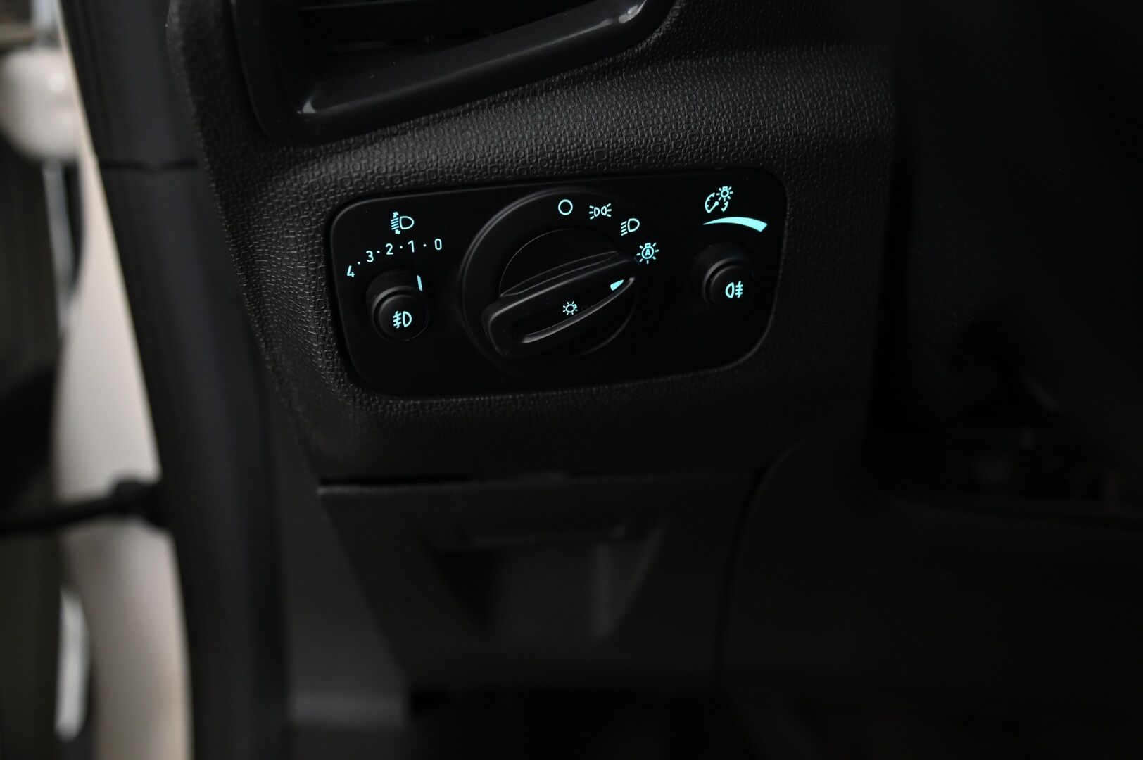 Ford Ecosport 2016 1,0 EcoBoost 125hv M5 Titanium 5-ovinen - P.tutka | Lohkolämmitin | 2 aluvanteet | Juuri katsastettu