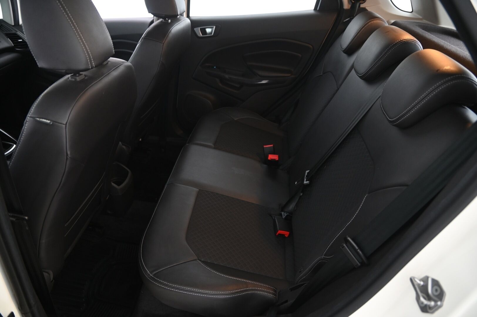 Ford Ecosport 2016 1,0 EcoBoost 125hv M5 Titanium 5-ovinen - P.tutka | Lohkolämmitin | 2 aluvanteet | Juuri katsastettu