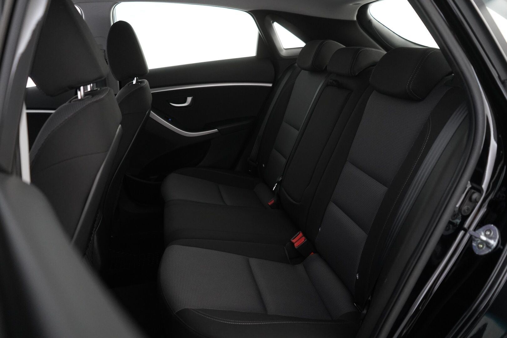 Hyundai i30 5d 2016 1,6 7DCT-aut. ISG Comfort * Lohko+Sisä / Vakkari / Tutka / BT / Auto. Ilmastointi * - Suomi-auto / Kahdet renkaat alumiinivantein / Facelift