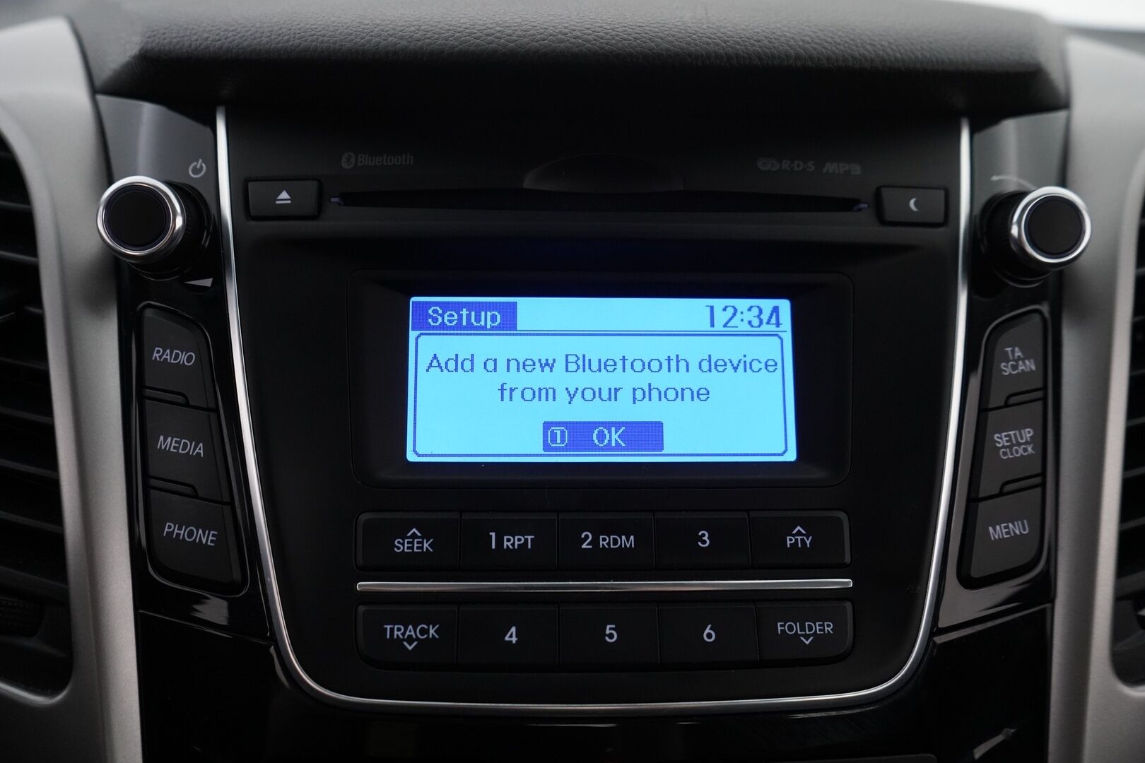 Hyundai i30 5d 2016 1,6 7DCT-aut. ISG Comfort * Lohko+Sisä / Vakkari / Tutka / BT / Auto. Ilmastointi * - Suomi-auto / Kahdet renkaat alumiinivantein / Facelift