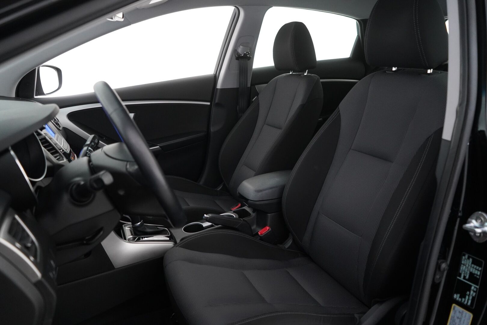 Hyundai i30 5d 2016 1,6 7DCT-aut. ISG Comfort * Lohko+Sisä / Vakkari / Tutka / BT / Auto. Ilmastointi * - Suomi-auto / Kahdet renkaat alumiinivantein / Facelift
