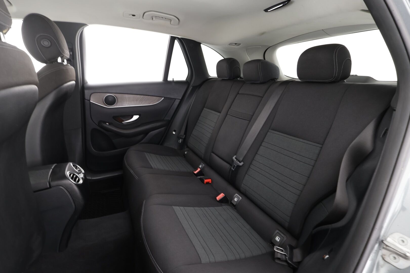 Mercedes-Benz GLC 2017 250 d 4Matic A Premium Business * Webasto / Koukku / ILS-LED / P.Kamera / Sportpenkit / Keyless * - Suomi-auto / Kahdet renkaat aluvanteilla