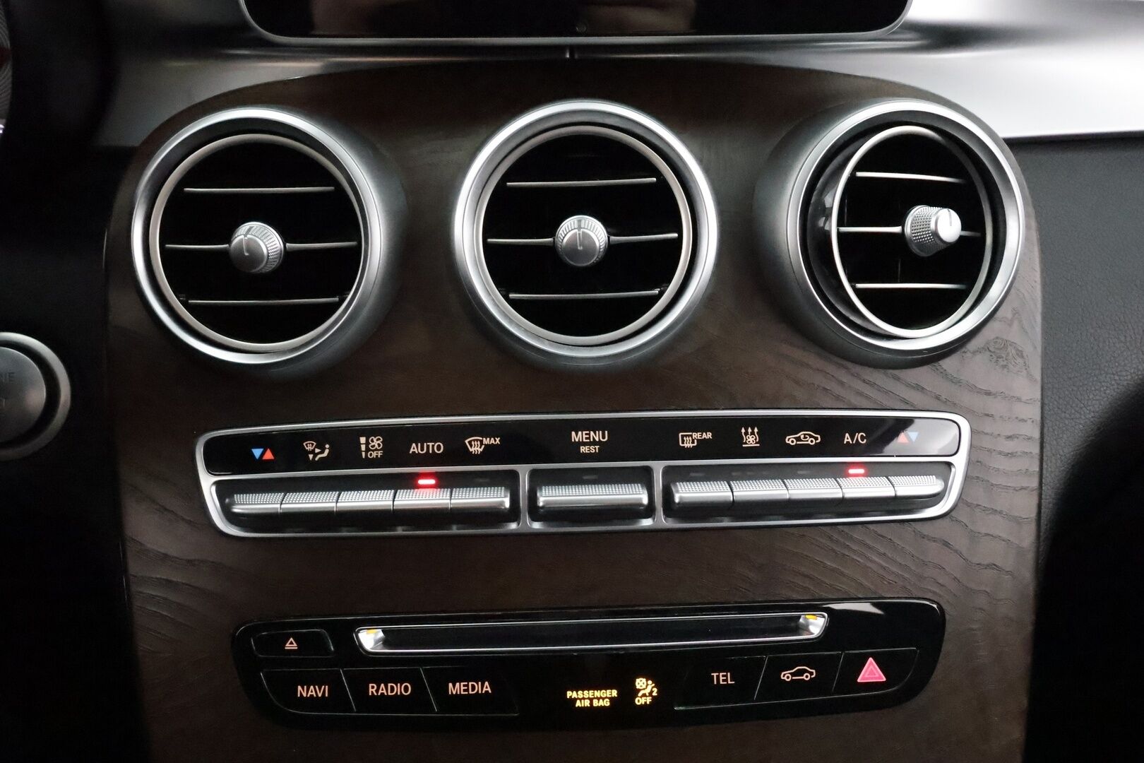 Mercedes-Benz GLC 2017 250 d 4Matic A Premium Business * Webasto / Koukku / ILS-LED / P.Kamera / Sportpenkit / Keyless * - Suomi-auto / Kahdet renkaat aluvanteilla