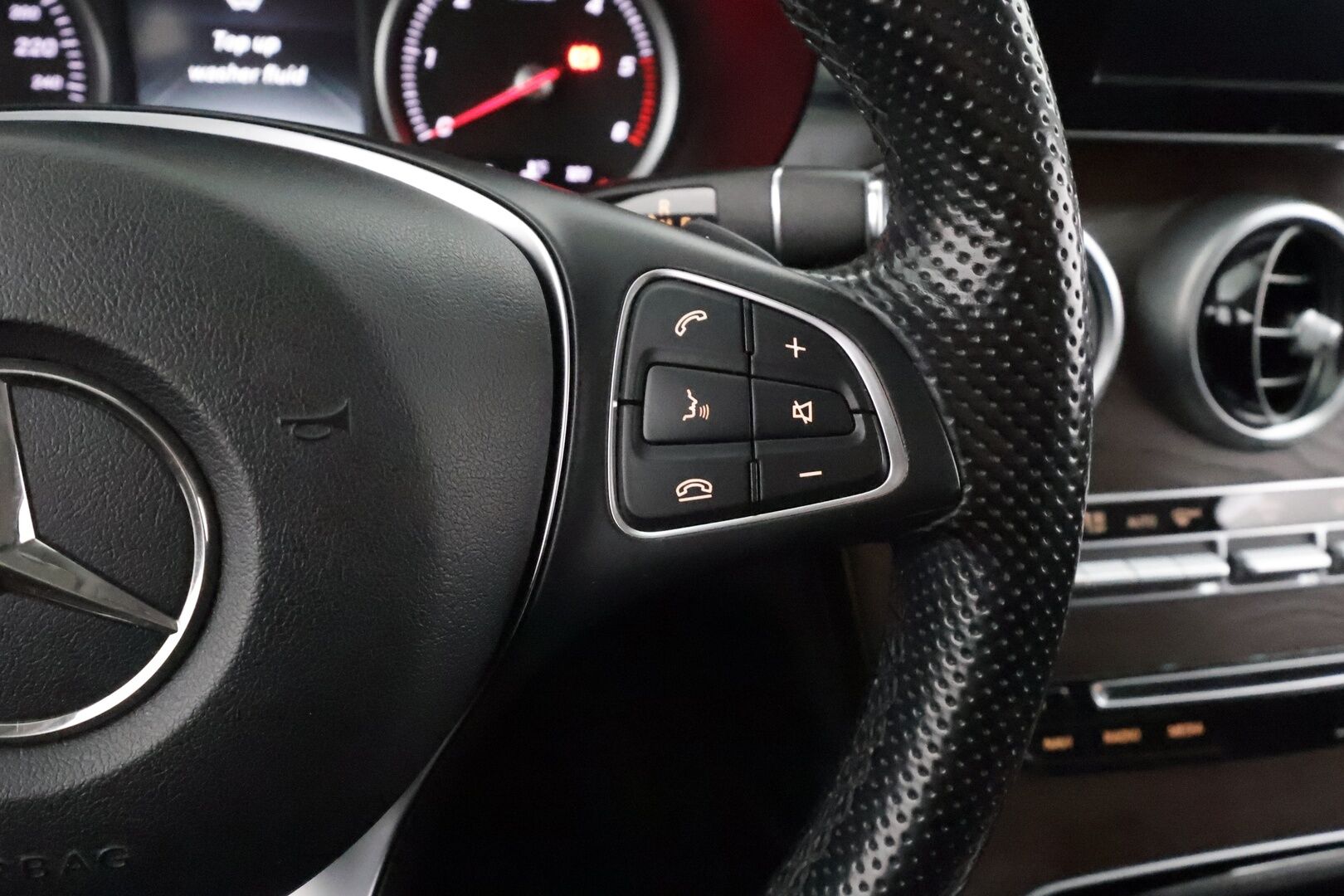 Mercedes-Benz GLC 2017 250 d 4Matic A Premium Business * Webasto / Koukku / ILS-LED / P.Kamera / Sportpenkit / Keyless * - Suomi-auto / Kahdet renkaat aluvanteilla