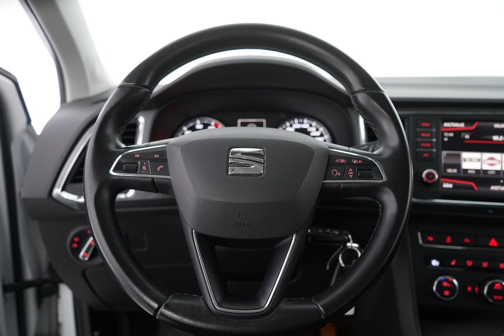 Seat Ateca 2016 1.0 TSI 115 Style *Webasto / S.kontti / Vakkari / Tutkat /  Apple carplay Android auto* - Juuri katsastettu / Viimeisin huolto 173tkm kohdalla / Kahdet renkaat alumiinivantein / Suomi-auto