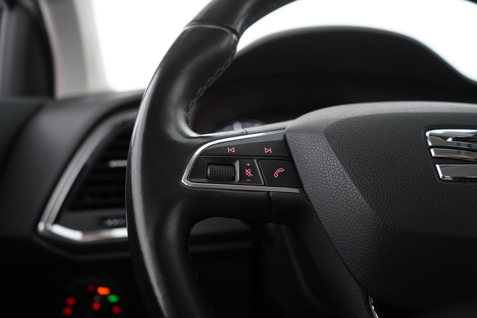 Seat Ateca 2016 1.0 TSI 115 Style *Webasto / S.kontti / Vakkari / Tutkat /  Apple carplay Android auto* - Juuri katsastettu / Viimeisin huolto 173tkm kohdalla / Kahdet renkaat alumiinivantein / Suomi-auto