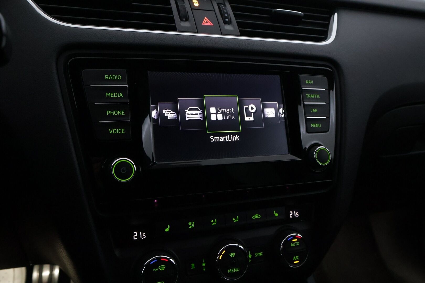 Skoda Octavia 2017 2,0 TDI 184 4x4 RS Challenge DSG Aut * ACC / Webasto / KeylessGo / Navigointi / Carplay* - Black-paketti / Suomi-auto / Seuraava katsastus 08/26 / Lämmitettävä tuulilasi