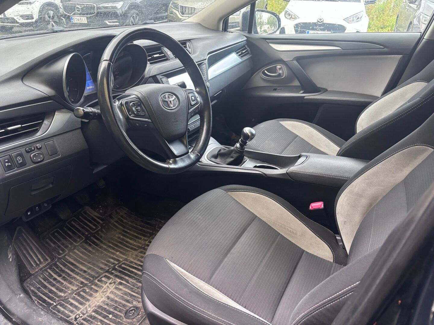 Toyota Avensis 2016 2,0 D-4D Active Edition Touring Sports - | Suomi-auto | Webasto | Vakkari | P. kamera | Koukku | 