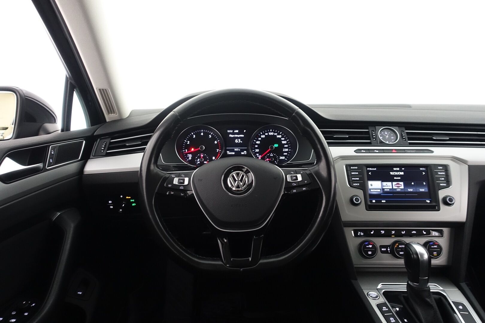 Volkswagen Passat 2017 Sedan Comfortline 1,4 TSI 92 kW (125 hv) DSG-automaatti - | Navi | LED | P.tutkat | Lohko+sisähaara | App-Connect | BT | Ergo-Comfort istuin | Keyless | Lämm. ratti | 2x renkaat aluin | Suomiauto | 