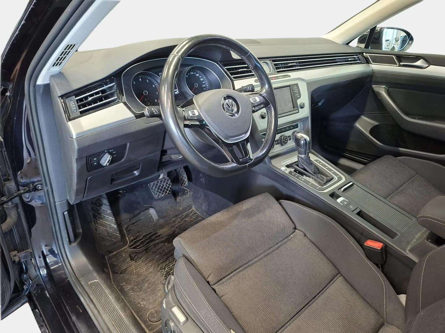 Volkswagen Passat 2016 VOLKSWAGEN PASSAT Sedan Comfortline 1,4 TSI - * Navi | Pysäköintiavustus | Lohko | Suomi-auto | 2x renkaat & vanteet | Bluetooth | Ergo-active istuin | Tyylikäs musta metalliväri! * 