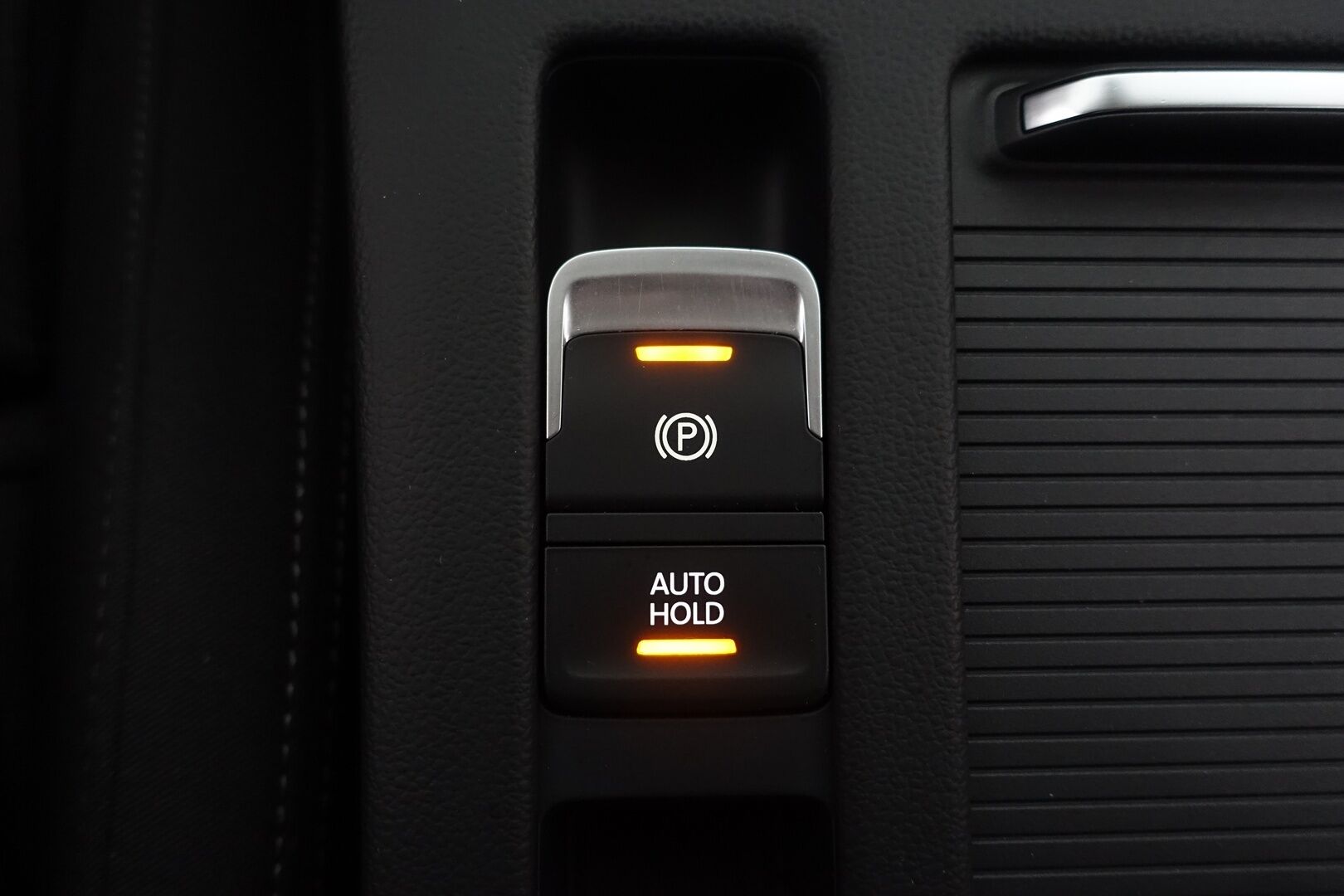 Volkswagen Passat 2017 Sedan Comfortline 1,4 TSI 92 kW (125 hv) DSG-automaatti - | Navi | LED | P.tutkat | Lohko+sisähaara | App-Connect | BT | Ergo-Comfort istuin | Keyless | Lämm. ratti | 2x renkaat aluin | Suomiauto | 