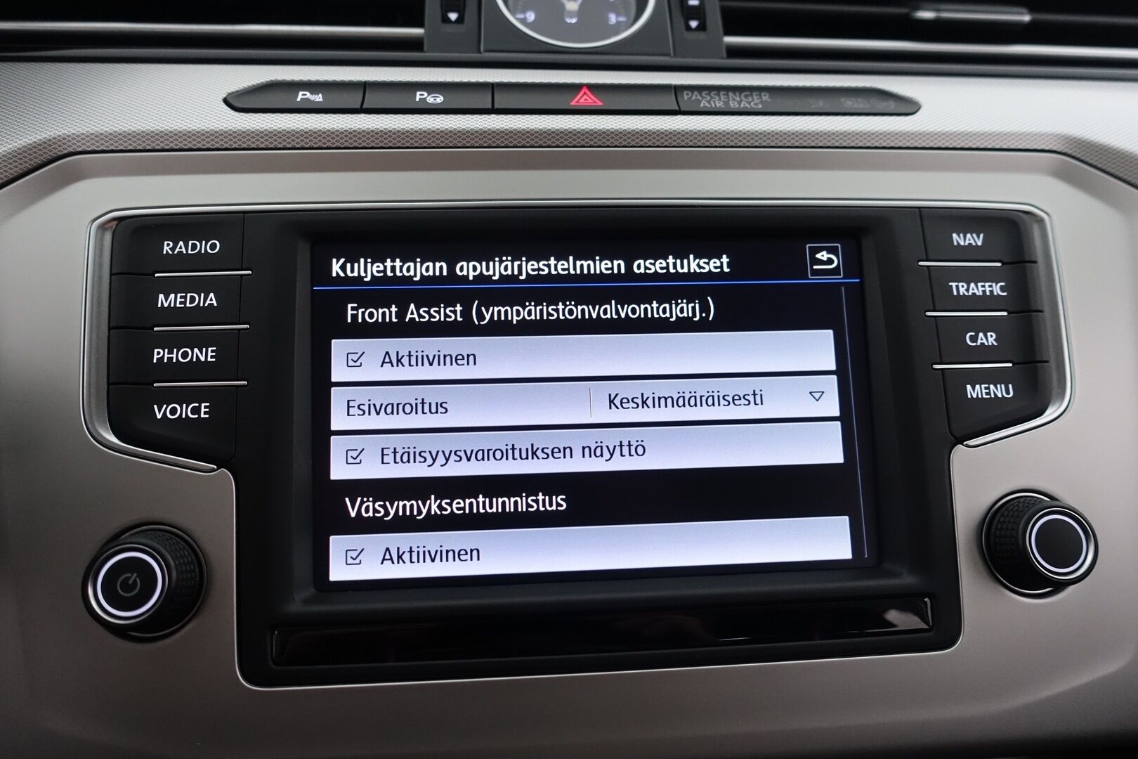 Volkswagen Passat 2017 Sedan Comfortline 1,4 TSI 92 kW (125 hv) DSG-automaatti - | Navi | LED | P.tutkat | Lohko+sisähaara | App-Connect | BT | Ergo-Comfort istuin | Keyless | Lämm. ratti | 2x renkaat aluin | Suomiauto | 