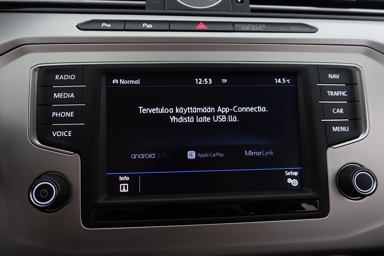 Volkswagen Passat 2017 Sedan Comfortline 1,4 TSI 92 kW (125 hv) DSG-automaatti - | Navi | LED | P.tutkat | Lohko+sisähaara | App-Connect | BT | Ergo-Comfort istuin | Keyless | Lämm. ratti | 2x renkaat aluin | Suomiauto | 