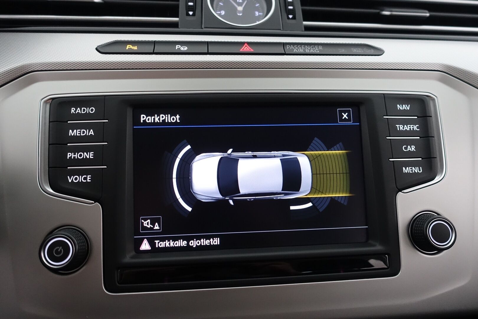 Volkswagen Passat 2017 Sedan Comfortline 1,4 TSI 92 kW (125 hv) DSG-automaatti - | Navi | LED | P.tutkat | Lohko+sisähaara | App-Connect | BT | Ergo-Comfort istuin | Keyless | Lämm. ratti | 2x renkaat aluin | Suomiauto | 