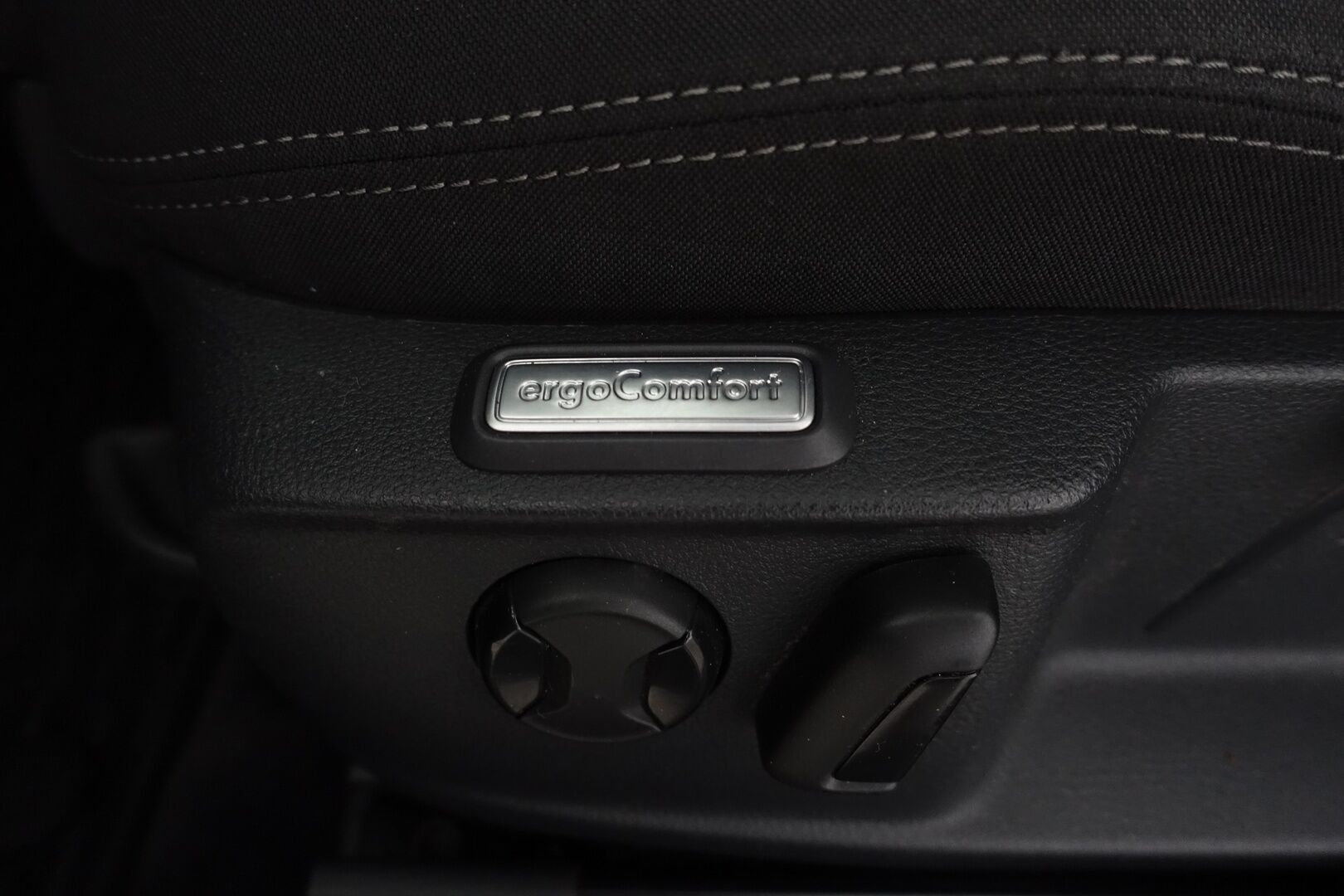 Volkswagen Passat 2017 Sedan Comfortline 1,4 TSI 92 kW (125 hv) DSG-automaatti - | Navi | LED | P.tutkat | Lohko+sisähaara | App-Connect | BT | Ergo-Comfort istuin | Keyless | Lämm. ratti | 2x renkaat aluin | Suomiauto | 