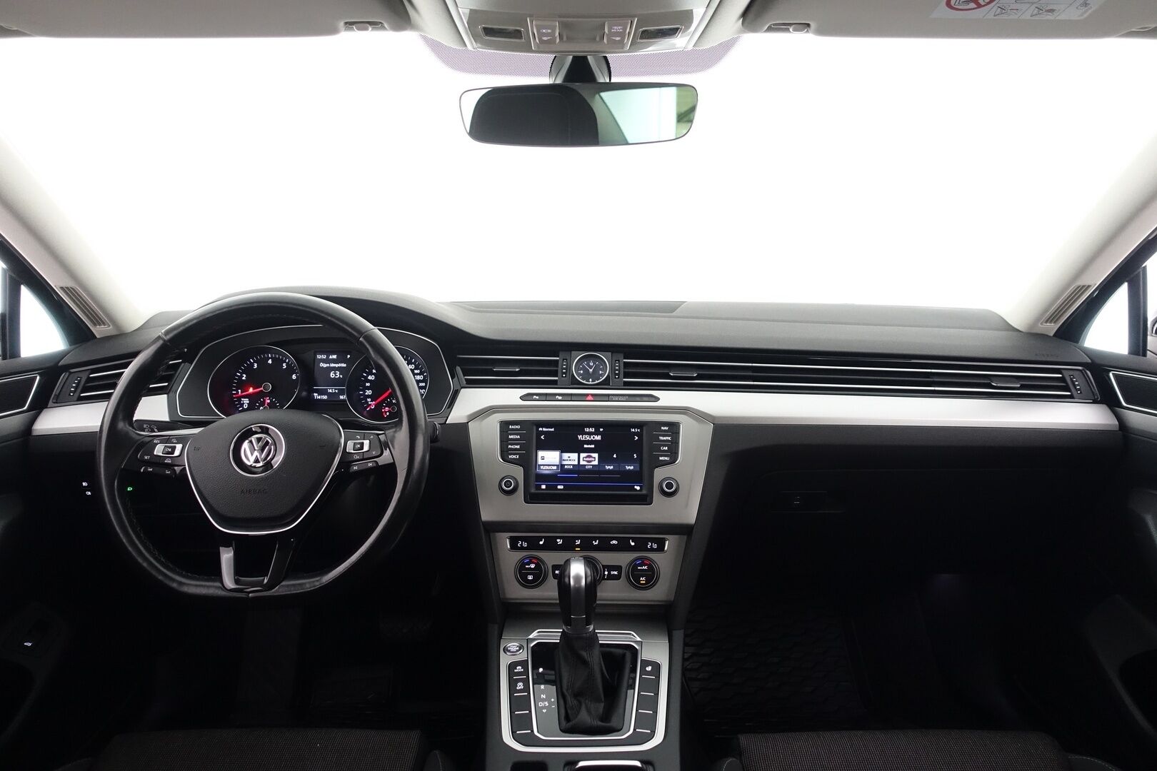 Volkswagen Passat 2017 Sedan Comfortline 1,4 TSI 92 kW (125 hv) DSG-automaatti - | Navi | LED | P.tutkat | Lohko+sisähaara | App-Connect | BT | Ergo-Comfort istuin | Keyless | Lämm. ratti | 2x renkaat aluin | Suomiauto | 