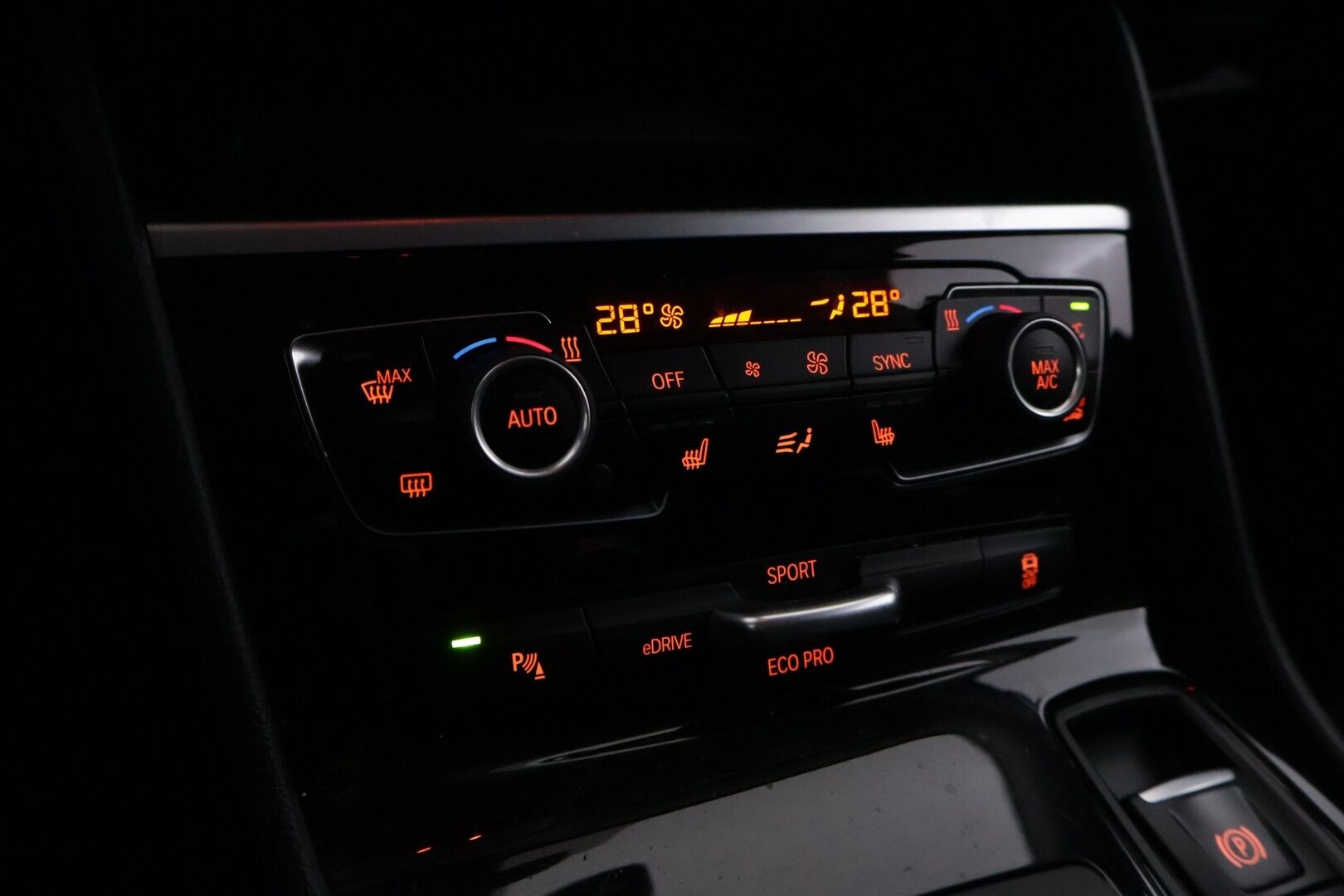 BMW 225 2017 F45 Active Tourer 225xe A Business *Suomi-auto / Peruutuskamera / Vakkari / Tutkat / 2x Renkaat ja vanteet* - Kahdet Michelin renkaat / Juuri huollettu