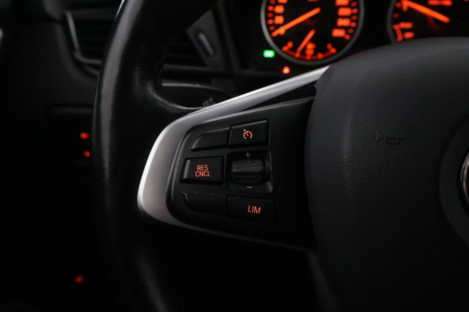 BMW 225 2017 F45 Active Tourer 225xe A Business *Suomi-auto / Peruutuskamera / Vakkari / Tutkat / 2x Renkaat ja vanteet* - Kahdet Michelin renkaat / Juuri huollettu