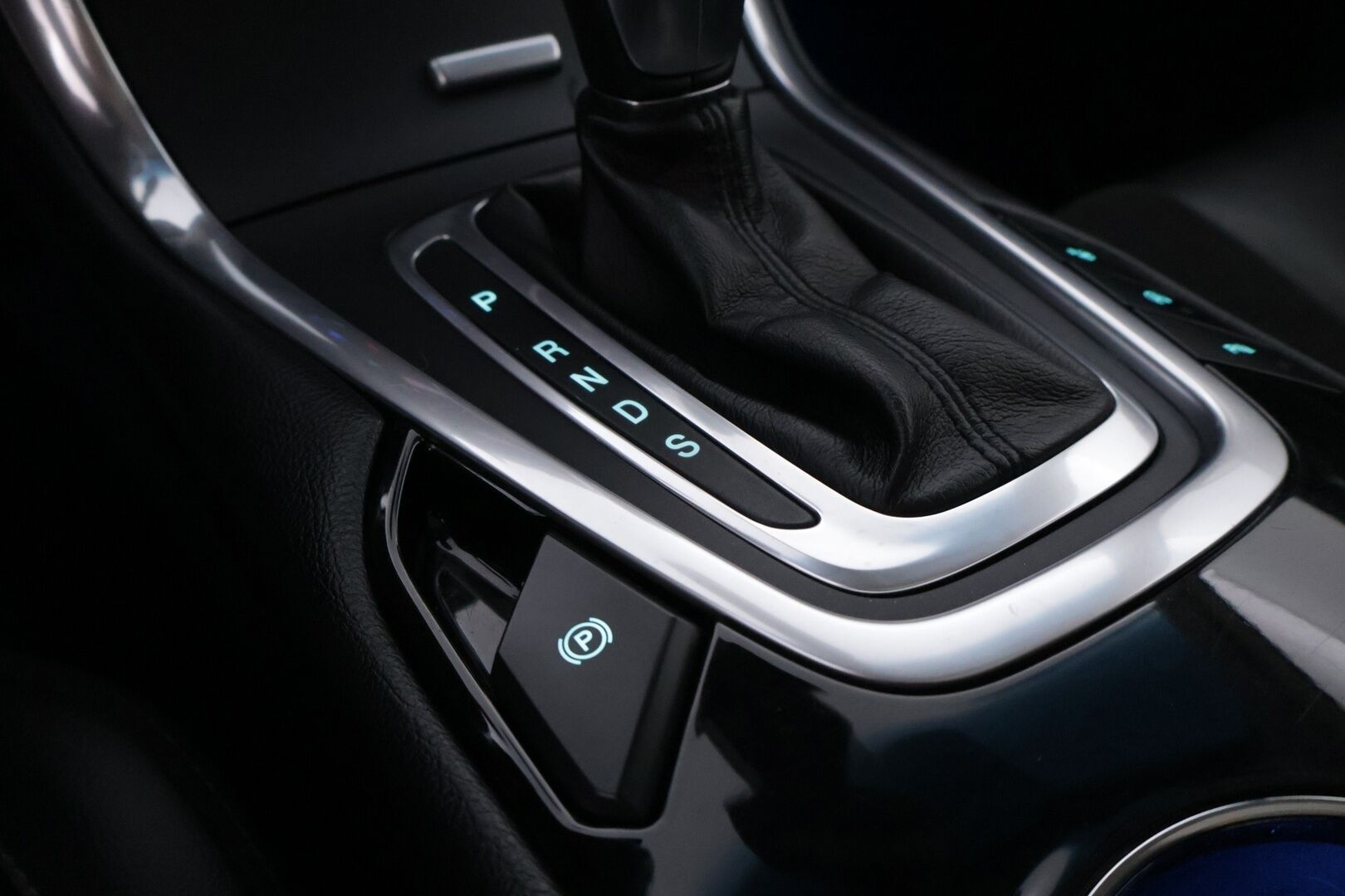 Ford Edge 2016 2,0 TDCi 210hv PowerShift A6 Sport AWD 5D - Ei Adblueta! | Webasto | Puolinahat | Koukku | S.luukku | Ilmastoidut Istuimet | Lämpölasi  