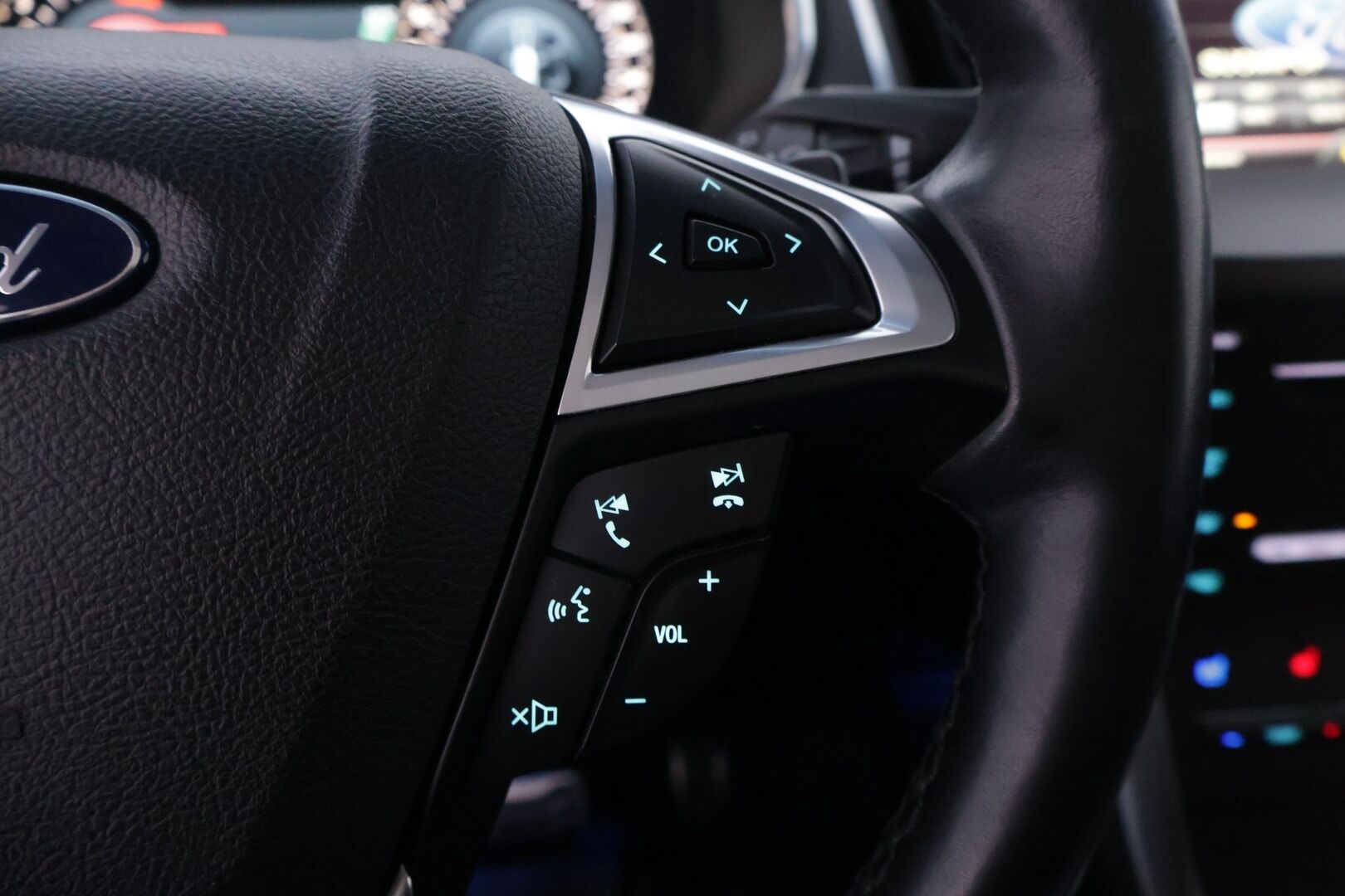 Ford Edge 2016 2,0 TDCi 210hv PowerShift A6 Sport AWD 5D - Ei Adblueta! | Webasto | Puolinahat | Koukku | S.luukku | Ilmastoidut Istuimet | Lämpölasi  