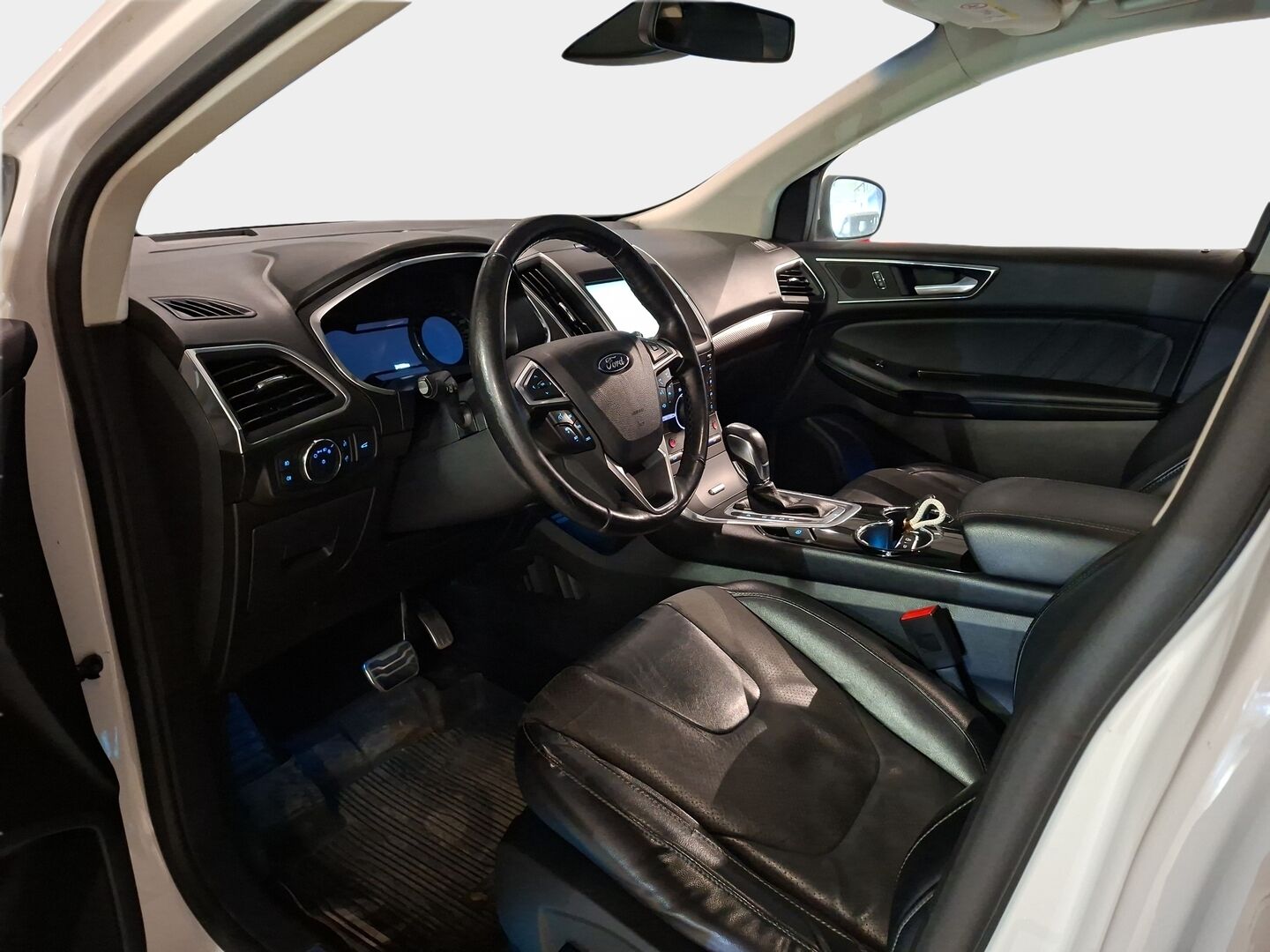 Ford Edge 2016 2,0 TDCi 210hv PowerShift A6 Sport AWD 5D *Webasto / Puolinahat / Koukku / S.luukku / Ilmastoidut Istuimet / Lämpölasi* - Siisti kuntoinen! / Hyvin huollettu! / Kahdet upeat OEM vanteet! - HULLUT AVAJAISHULINAT KORKOTARJOUS 3,29 %