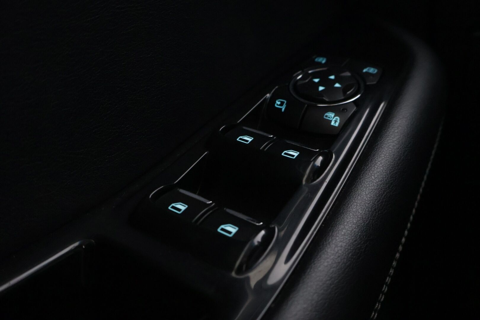 Ford Edge 2016 2,0 TDCi 210hv PowerShift A6 Sport AWD 5D - Ei Adblueta! | Webasto | Puolinahat | Koukku | S.luukku | Ilmastoidut Istuimet | Lämpölasi  